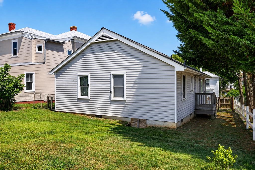 14 E PEABODY ST, STAUNTON, Virginia 24401, 3 Bedrooms Bedrooms, ,1 BathroomBathrooms,Residential,14 E PEABODY ST,680394 MLS # 680394 14 E PEABODY ST, STAUNTON, Virginia 24401, 3 Bedrooms Bedrooms, ,1 BathroomBathrooms,Residential,14 E PEABODY ST,680394 MLS # 680394