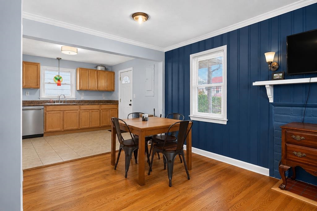 14 E PEABODY ST, STAUNTON, Virginia 24401, 3 Bedrooms Bedrooms, ,1 BathroomBathrooms,Residential,14 E PEABODY ST,680394 MLS # 680394 14 E PEABODY ST, STAUNTON, Virginia 24401, 3 Bedrooms Bedrooms, ,1 BathroomBathrooms,Residential,14 E PEABODY ST,680394 MLS # 680394