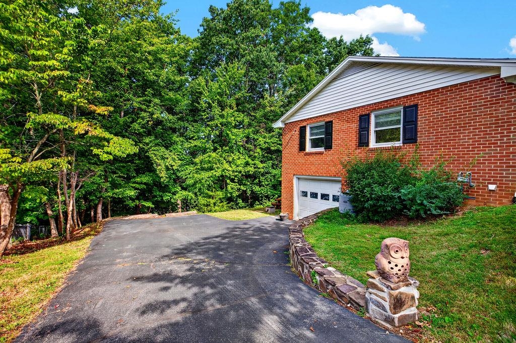 1215 PINEHURST RD, STAUNTON, Virginia 24401, 3 Bedrooms Bedrooms, ,2 BathroomsBathrooms,Residential,1215 PINEHURST RD,680395 MLS # 680395 1215 PINEHURST RD, STAUNTON, Virginia 24401, 3 Bedrooms Bedrooms, ,2 BathroomsBathrooms,Residential,1215 PINEHURST RD,680395 MLS # 680395