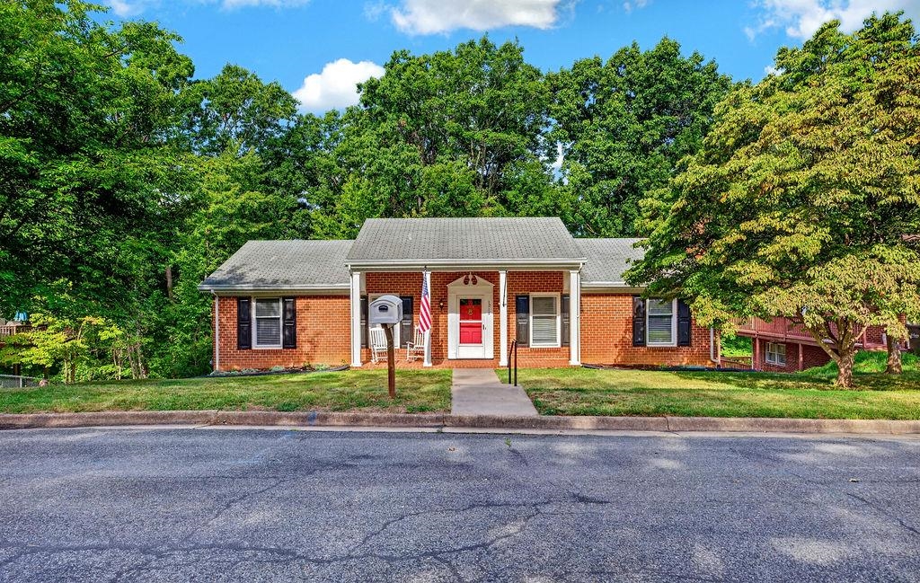 1215 PINEHURST RD, STAUNTON, Virginia 24401, 3 Bedrooms Bedrooms, ,2 BathroomsBathrooms,Residential,1215 PINEHURST RD,680395 MLS # 680395 1215 PINEHURST RD, STAUNTON, Virginia 24401, 3 Bedrooms Bedrooms, ,2 BathroomsBathrooms,Residential,1215 PINEHURST RD,680395 MLS # 680395