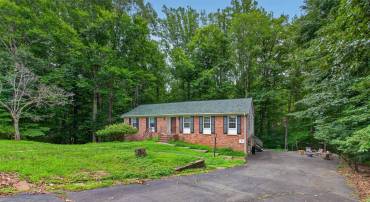 310 CRESTFIELD CT, CHARLOTTESVILLE, Virginia 22911, 5 Bedrooms Bedrooms, ,3 BathroomsBathrooms,Residential,310 CRESTFIELD CT,679834 MLS # 679834