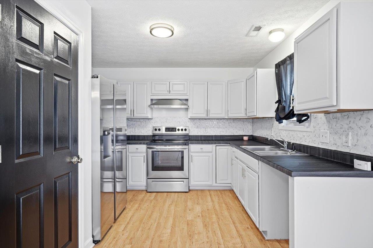 3206 HEBRON CT, ROCKINGHAM, Virginia 22801, 3 Bedrooms Bedrooms, ,2 BathroomsBathrooms,Residential,3206 HEBRON CT,680202 MLS # 680202 3206 HEBRON CT, ROCKINGHAM, Virginia 22801, 3 Bedrooms Bedrooms, ,2 BathroomsBathrooms,Residential,3206 HEBRON CT,680202 MLS # 680202