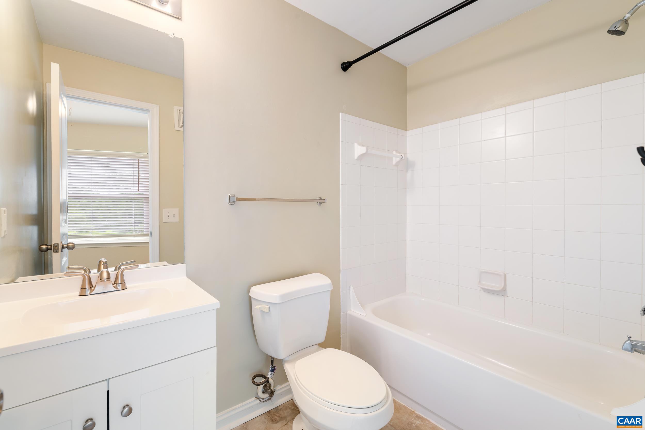 1855 CANDLEWOOD CT, CHARLOTTESVILLE, Virginia 22903, 2 Bedrooms Bedrooms, ,2 BathroomsBathrooms,Residential,Woodlands Candlewood Ct #201,1855 CANDLEWOOD CT,680416 MLS # 680416