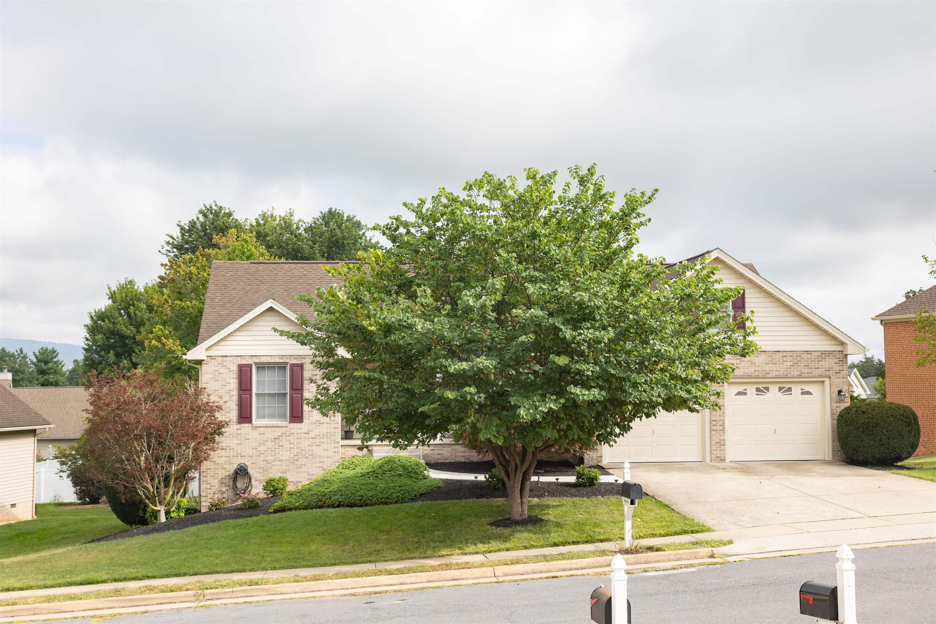 187 WALNUT DR, BROADWAY, Virginia 22815, 4 Bedrooms Bedrooms, ,3 BathroomsBathrooms,Residential,187 WALNUT DR,680418 MLS # 680418 187 WALNUT DR, BROADWAY, Virginia 22815, 4 Bedrooms Bedrooms, ,3 BathroomsBathrooms,Residential,187 WALNUT DR,680418 MLS # 680418
