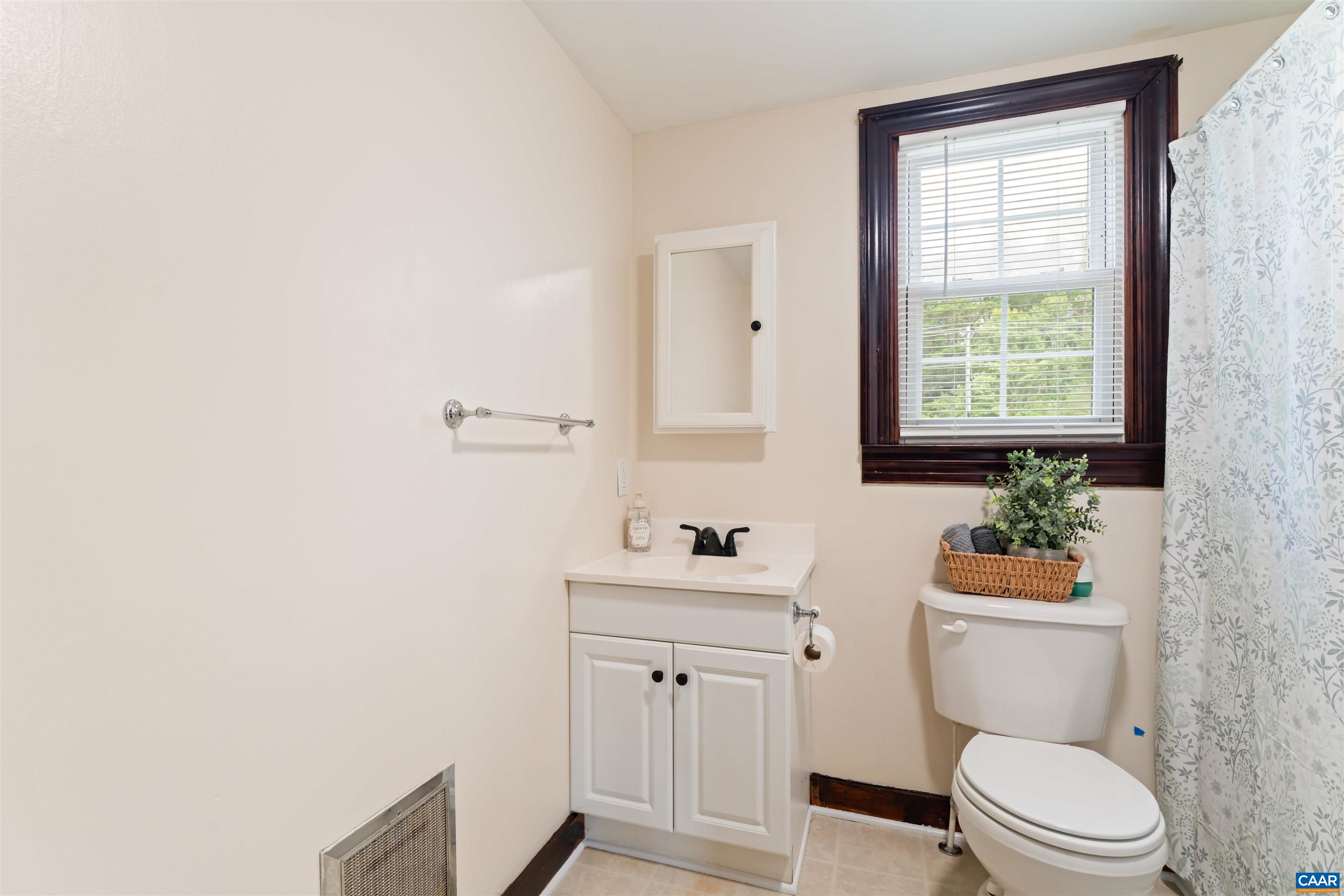 4426 ROLLING RD, SCOTTSVILLE, Virginia 24590, 2 Bedrooms Bedrooms, ,1 BathroomBathrooms,Residential,4426 ROLLING RD,680420 MLS # 680420 4426 ROLLING RD, SCOTTSVILLE, Virginia 24590, 2 Bedrooms Bedrooms, ,1 BathroomBathrooms,Residential,4426 ROLLING RD,680420 MLS # 680420