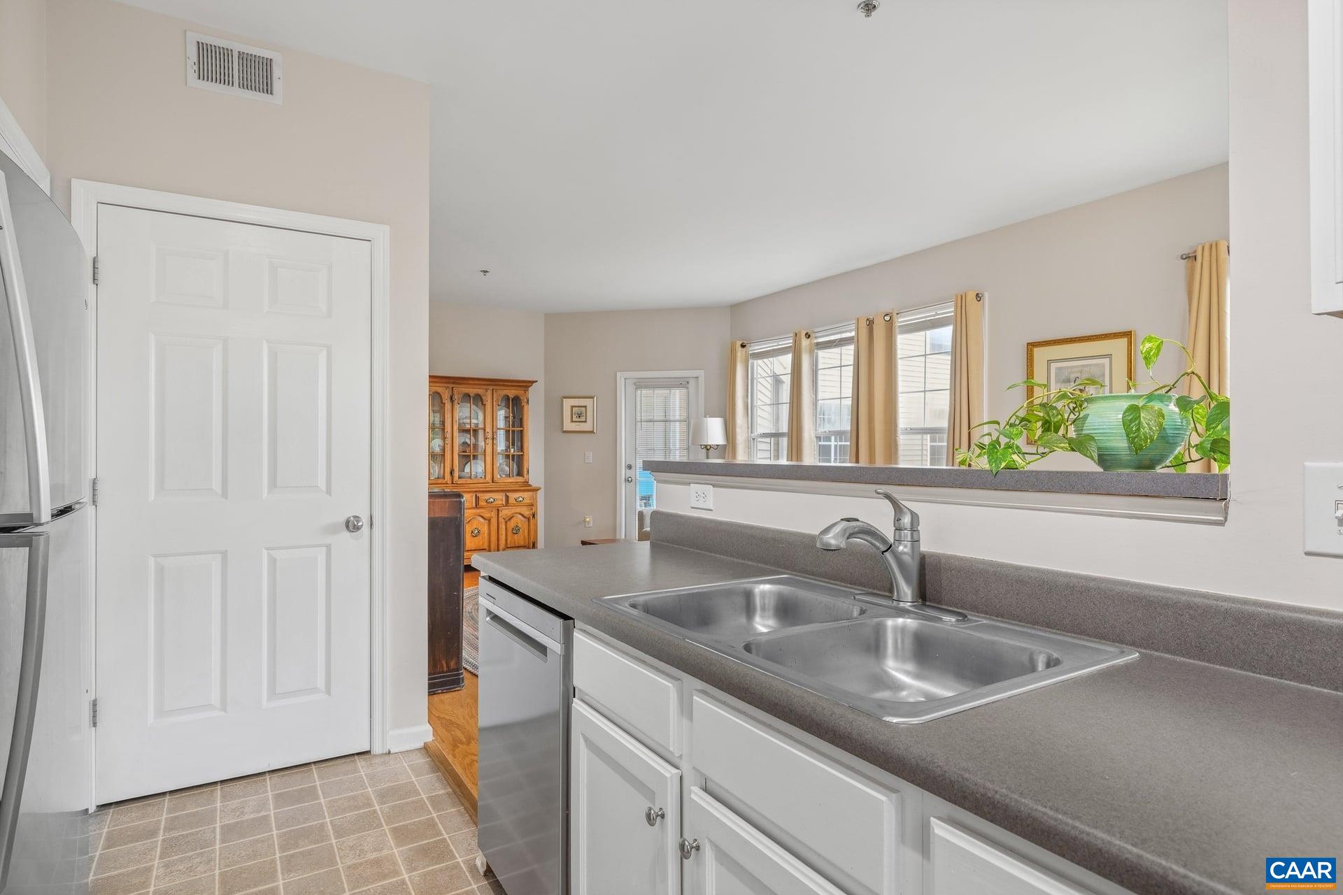 270 RIVERBEND DR, CHARLOTTESVILLE, Virginia 22911, 1 Bedroom Bedrooms, ,1 BathroomBathrooms,Residential,270 RIVERBEND DR,680340 MLS # 680340 270 RIVERBEND DR, CHARLOTTESVILLE, Virginia 22911, 1 Bedroom Bedrooms, ,1 BathroomBathrooms,Residential,270 RIVERBEND DR,680340 MLS # 680340