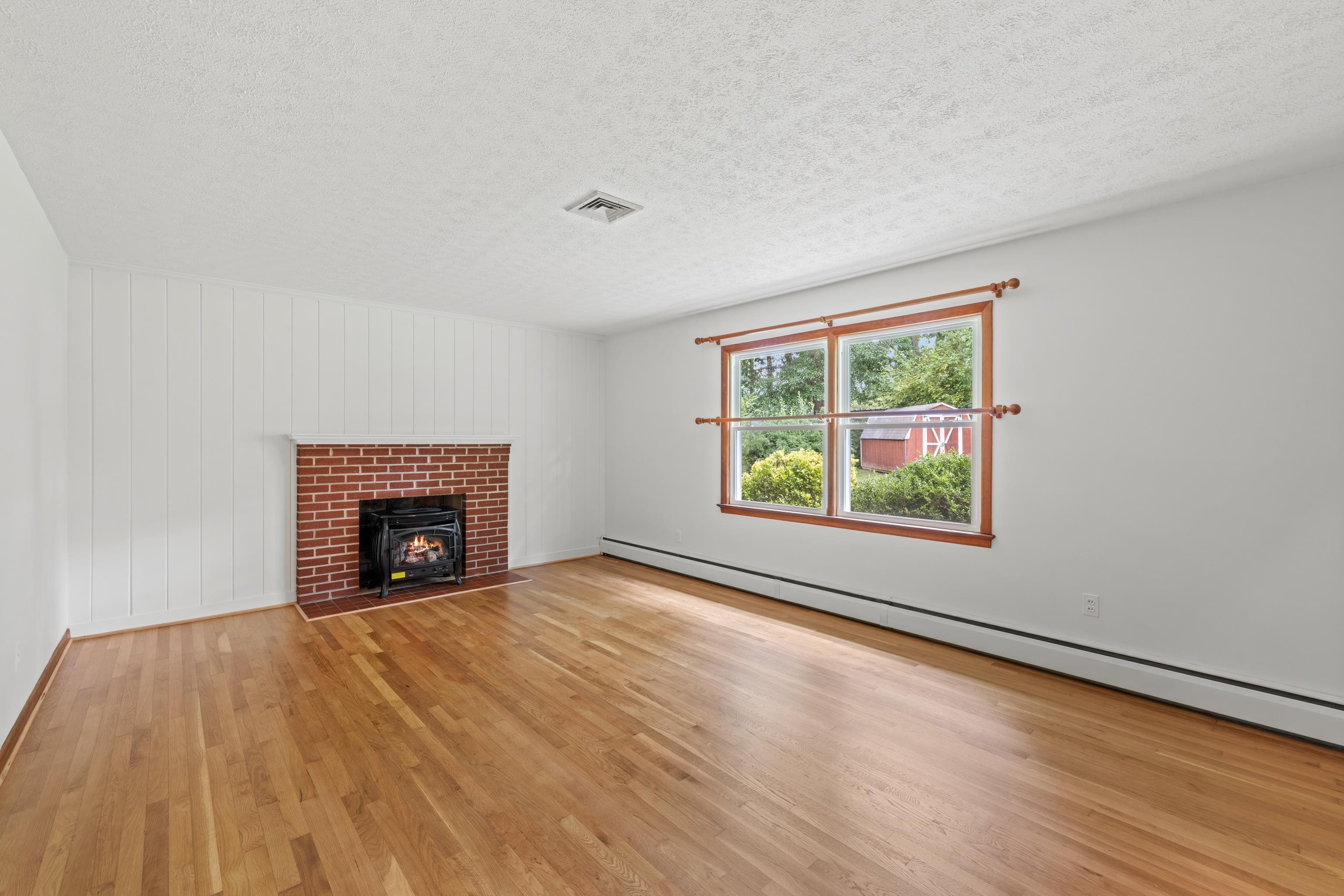 333 SHORE RD, WAYNESBORO, Virginia 22980, 5 Bedrooms Bedrooms, ,2 BathroomsBathrooms,Residential,333 SHORE RD,680431 MLS # 680431