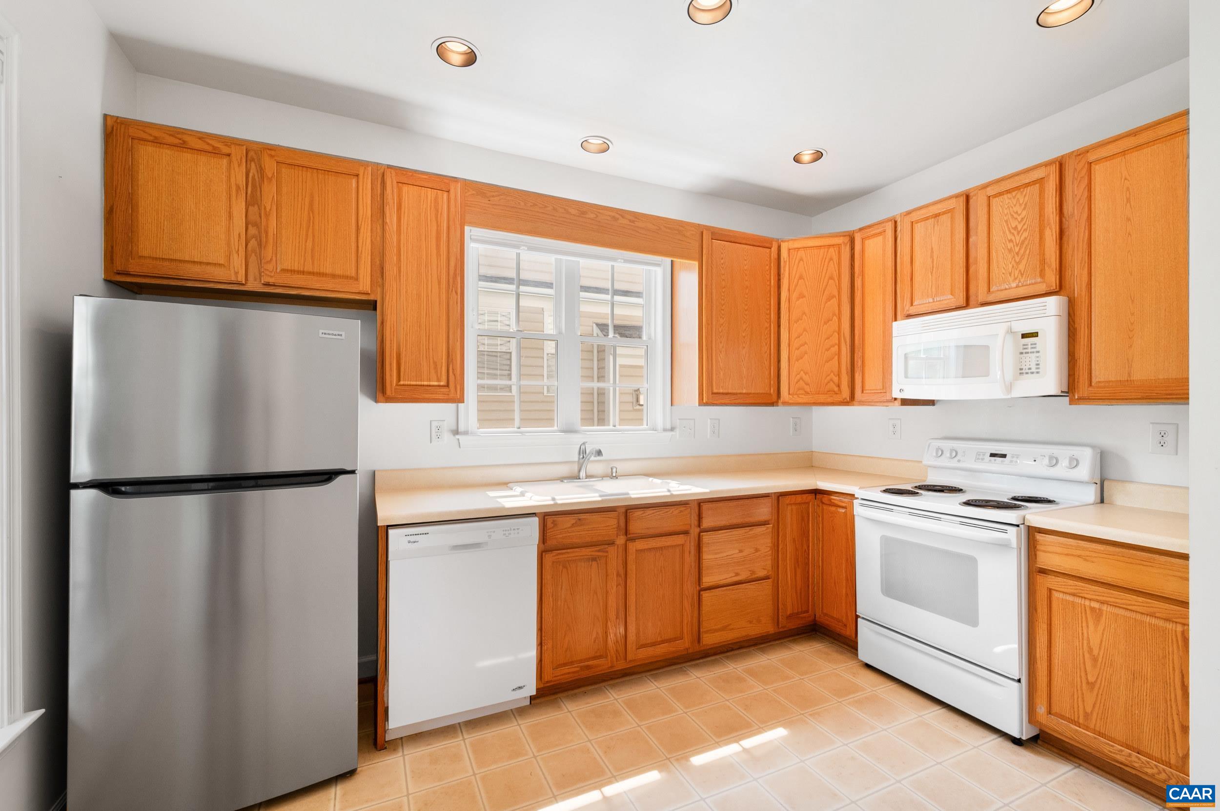 2320 RAVENSWOOD CT, CHARLOTTESVILLE, Virginia 22911, 2 Bedrooms Bedrooms, ,2 BathroomsBathrooms,Residential,2320 RAVENSWOOD CT,680446 MLS # 680446