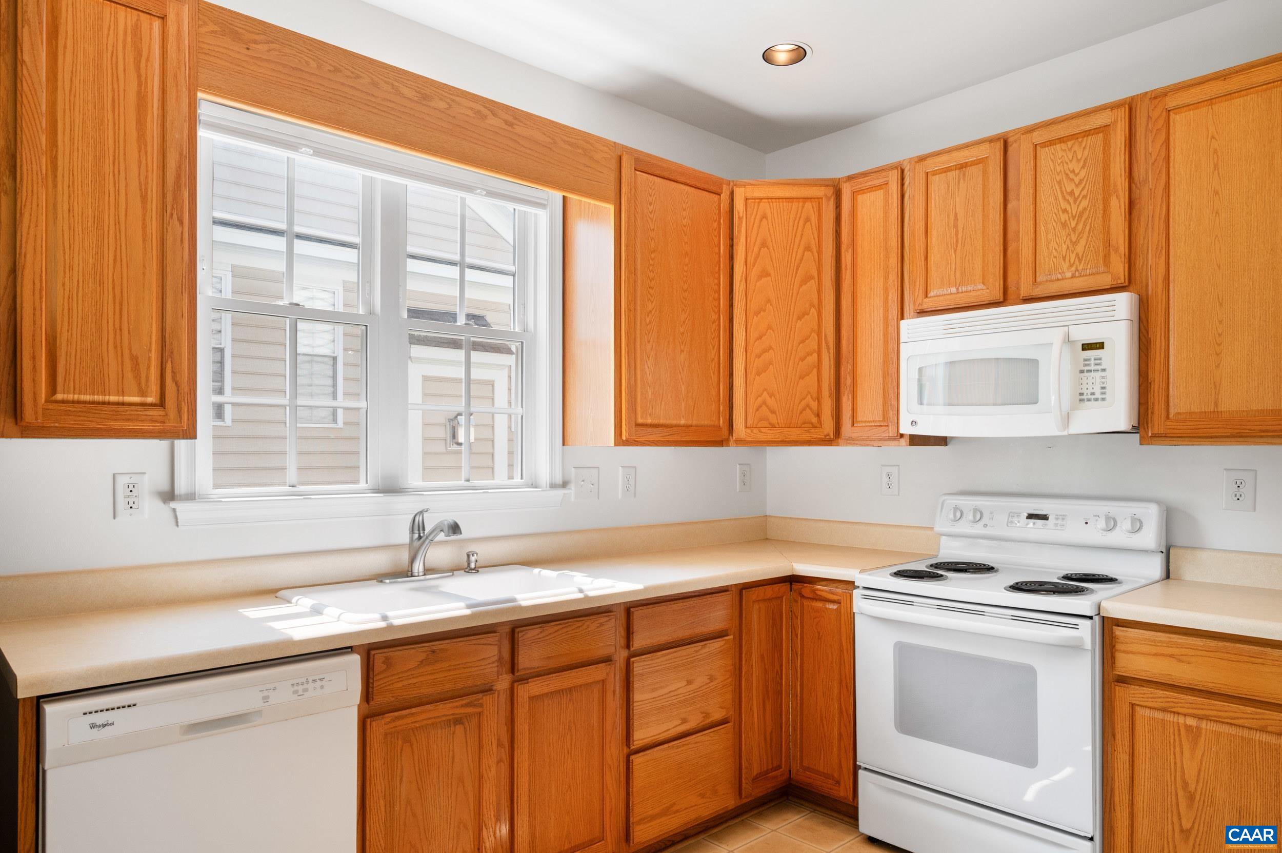 2320 RAVENSWOOD CT, CHARLOTTESVILLE, Virginia 22911, 2 Bedrooms Bedrooms, ,2 BathroomsBathrooms,Residential,2320 RAVENSWOOD CT,680446 MLS # 680446