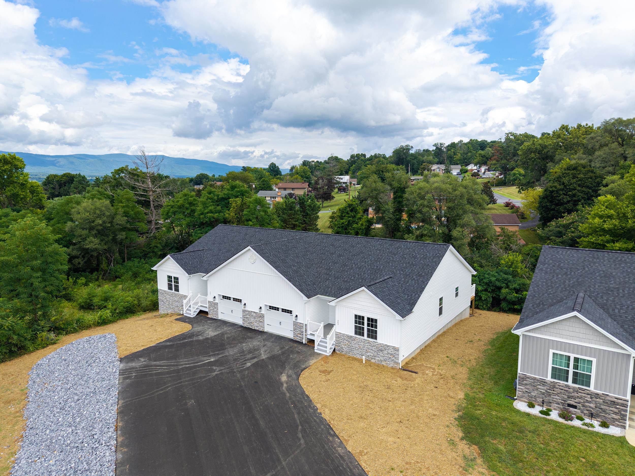 301 WILLOW OAKS DR, ELKTON, Virginia 22827, 3 Bedrooms Bedrooms, ,2 BathroomsBathrooms,Residential,301 WILLOW OAKS DR,680449 MLS # 680449 301 WILLOW OAKS DR, ELKTON, Virginia 22827, 3 Bedrooms Bedrooms, ,2 BathroomsBathrooms,Residential,301 WILLOW OAKS DR,680449 MLS # 680449