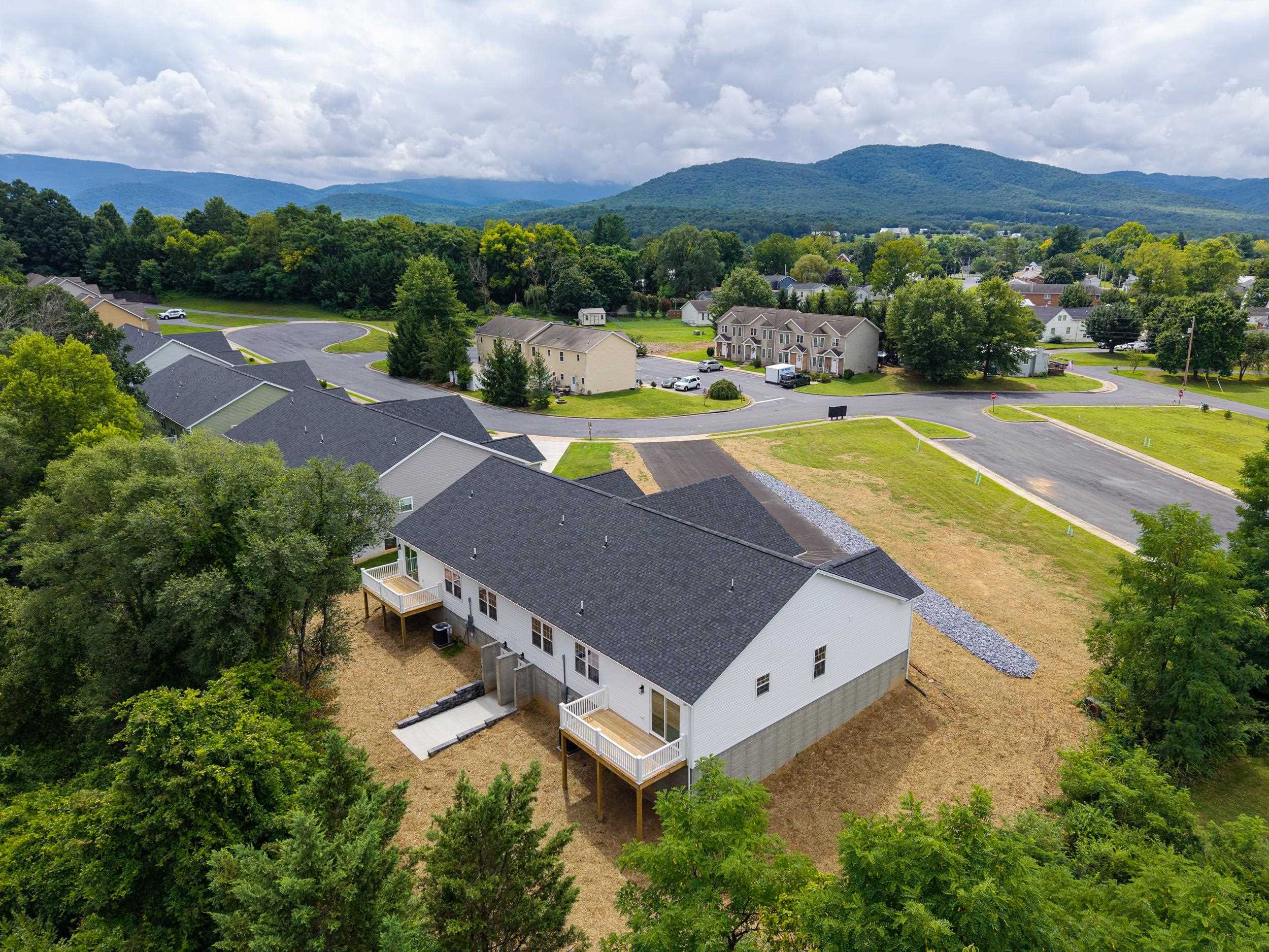 301 WILLOW OAKS DR, ELKTON, Virginia 22827, 3 Bedrooms Bedrooms, ,2 BathroomsBathrooms,Residential,301 WILLOW OAKS DR,680449 MLS # 680449 301 WILLOW OAKS DR, ELKTON, Virginia 22827, 3 Bedrooms Bedrooms, ,2 BathroomsBathrooms,Residential,301 WILLOW OAKS DR,680449 MLS # 680449