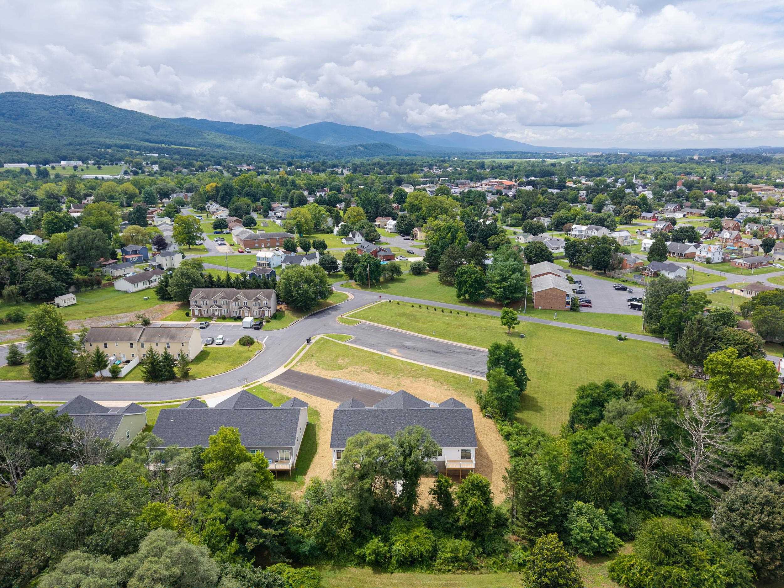 301 WILLOW OAKS DR, ELKTON, Virginia 22827, 3 Bedrooms Bedrooms, ,2 BathroomsBathrooms,Residential,301 WILLOW OAKS DR,680449 MLS # 680449 301 WILLOW OAKS DR, ELKTON, Virginia 22827, 3 Bedrooms Bedrooms, ,2 BathroomsBathrooms,Residential,301 WILLOW OAKS DR,680449 MLS # 680449