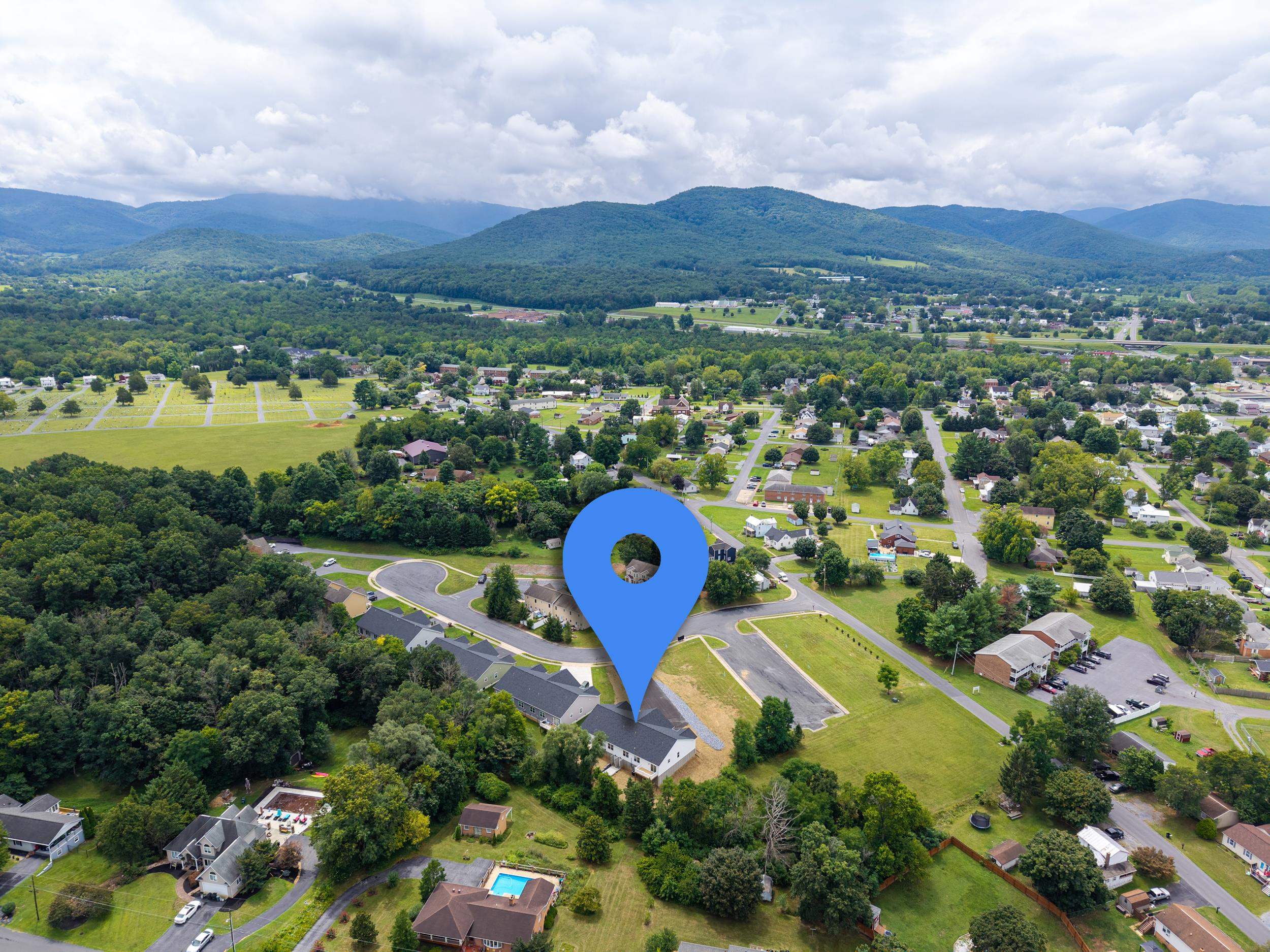303 WILLOW OAK DR, ELKTON, Virginia 22827, 3 Bedrooms Bedrooms, ,2 BathroomsBathrooms,Residential,303 WILLOW OAK DR,680451 MLS # 680451 303 WILLOW OAK DR, ELKTON, Virginia 22827, 3 Bedrooms Bedrooms, ,2 BathroomsBathrooms,Residential,303 WILLOW OAK DR,680451 MLS # 680451