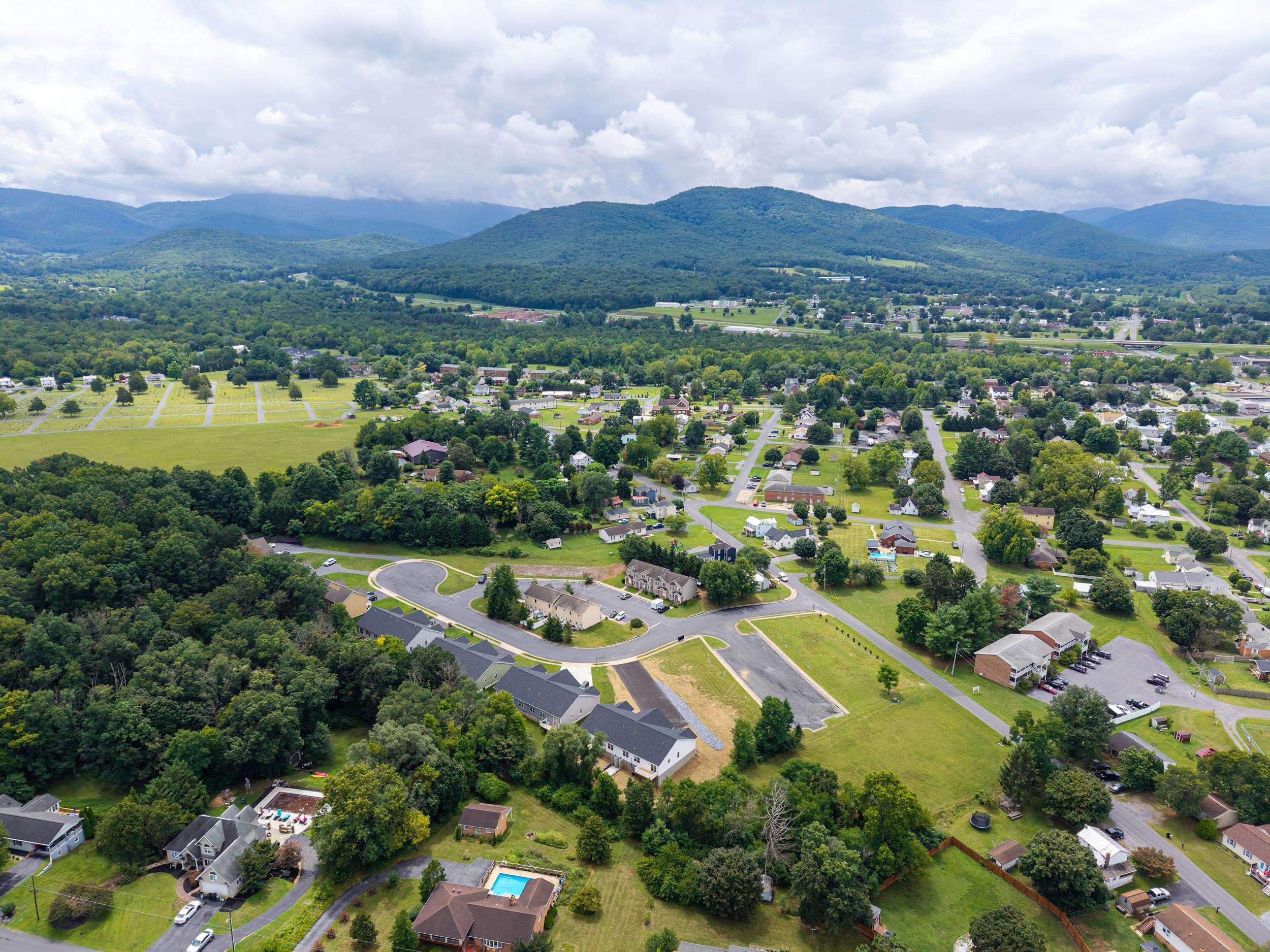303 WILLOW OAK DR, ELKTON, Virginia 22827, 3 Bedrooms Bedrooms, ,2 BathroomsBathrooms,Residential,303 WILLOW OAK DR,680451 MLS # 680451 303 WILLOW OAK DR, ELKTON, Virginia 22827, 3 Bedrooms Bedrooms, ,2 BathroomsBathrooms,Residential,303 WILLOW OAK DR,680451 MLS # 680451