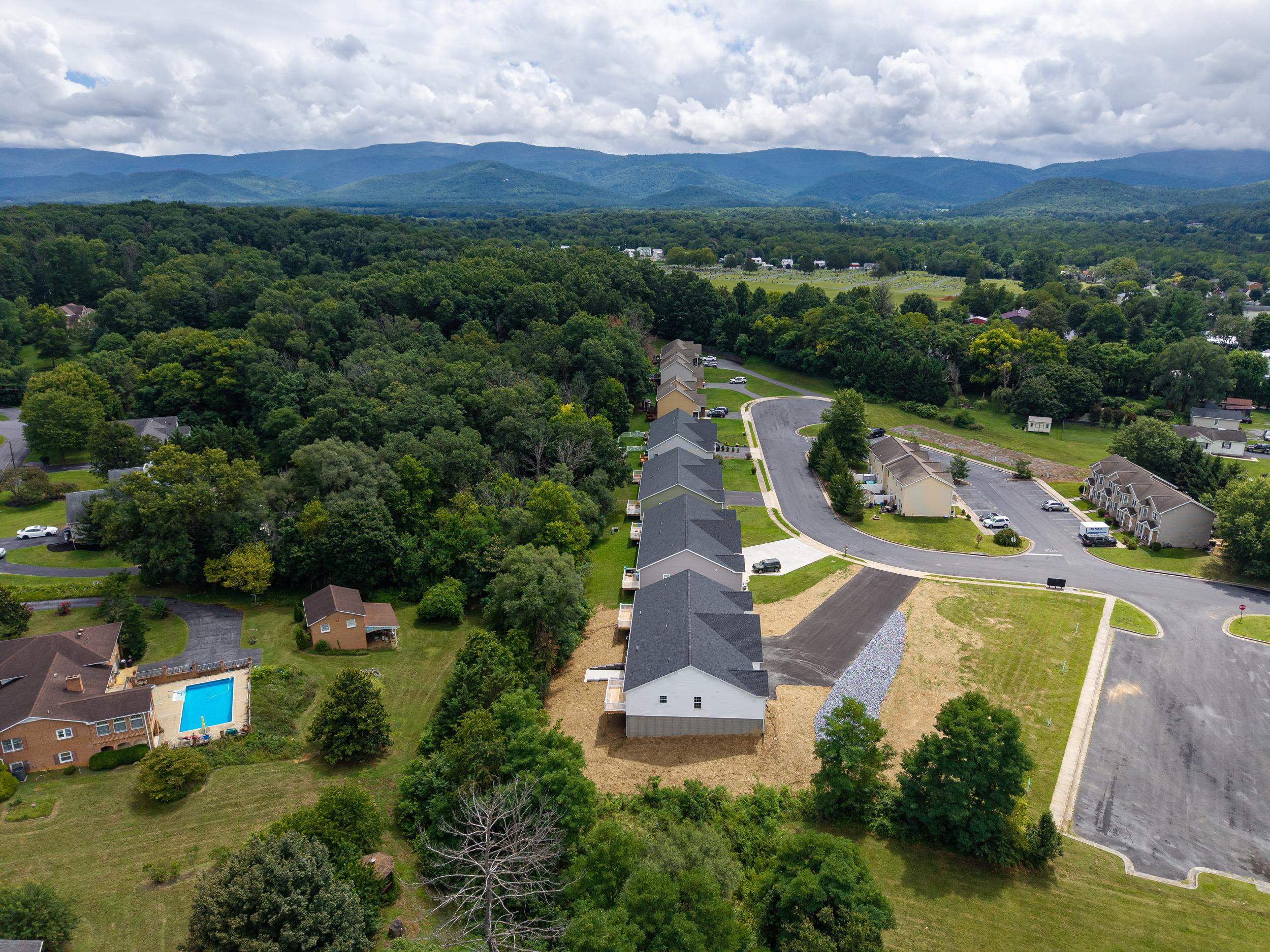 303 WILLOW OAK DR, ELKTON, Virginia 22827, 3 Bedrooms Bedrooms, ,2 BathroomsBathrooms,Residential,303 WILLOW OAK DR,680451 MLS # 680451 303 WILLOW OAK DR, ELKTON, Virginia 22827, 3 Bedrooms Bedrooms, ,2 BathroomsBathrooms,Residential,303 WILLOW OAK DR,680451 MLS # 680451