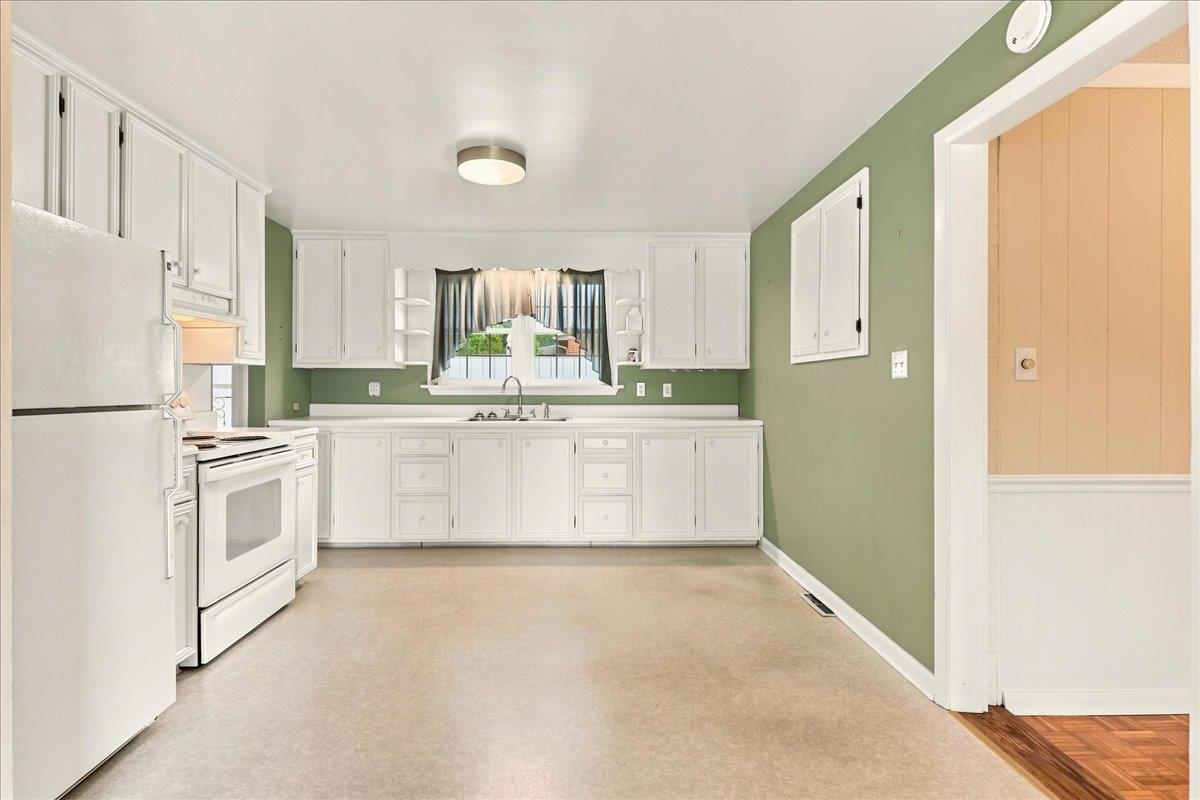 595 BOWMAN RD, DAYTON, Virginia 22821, 3 Bedrooms Bedrooms, ,1 BathroomBathrooms,Residential,595 BOWMAN RD,680473 MLS # 680473 595 BOWMAN RD, DAYTON, Virginia 22821, 3 Bedrooms Bedrooms, ,1 BathroomBathrooms,Residential,595 BOWMAN RD,680473 MLS # 680473