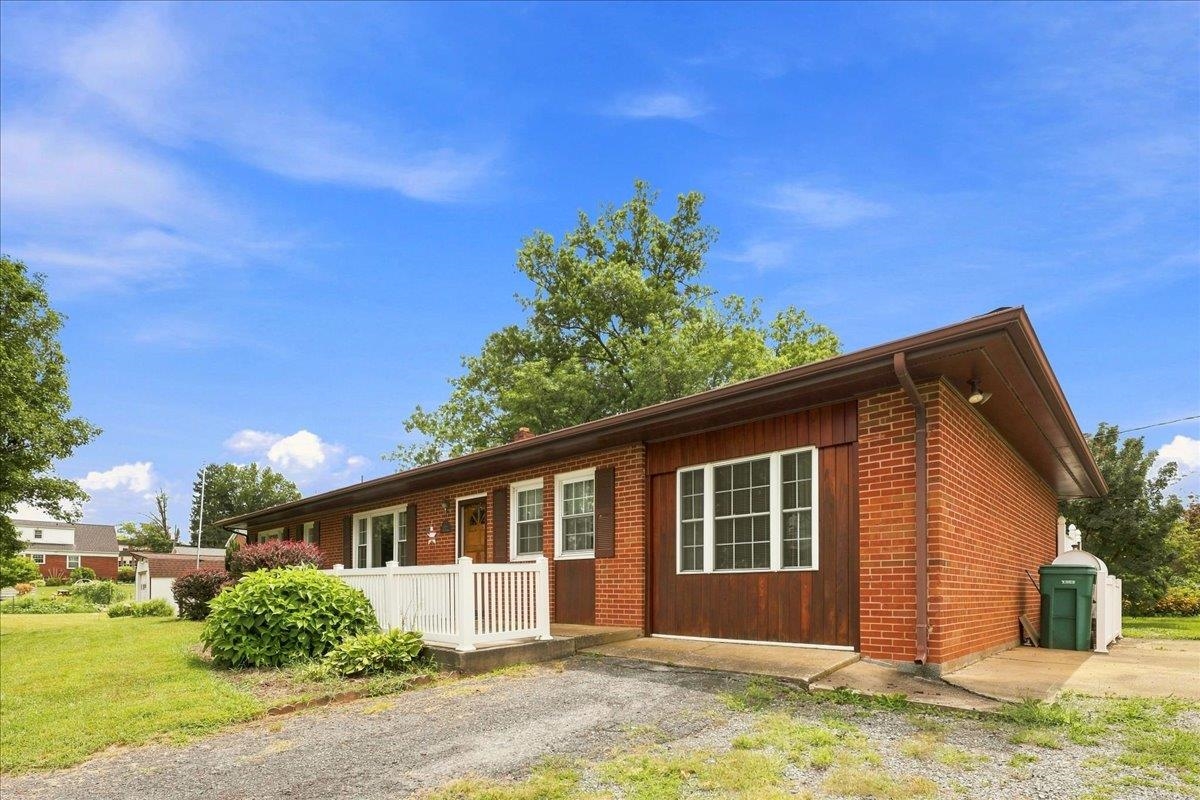 595 BOWMAN RD, DAYTON, Virginia 22821, 3 Bedrooms Bedrooms, ,1 BathroomBathrooms,Residential,595 BOWMAN RD,680473 MLS # 680473 595 BOWMAN RD, DAYTON, Virginia 22821, 3 Bedrooms Bedrooms, ,1 BathroomBathrooms,Residential,595 BOWMAN RD,680473 MLS # 680473