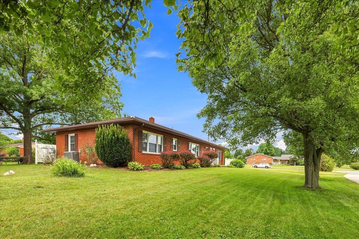 595 BOWMAN RD, DAYTON, Virginia 22821, 3 Bedrooms Bedrooms, ,1 BathroomBathrooms,Residential,595 BOWMAN RD,680473 MLS # 680473 595 BOWMAN RD, DAYTON, Virginia 22821, 3 Bedrooms Bedrooms, ,1 BathroomBathrooms,Residential,595 BOWMAN RD,680473 MLS # 680473