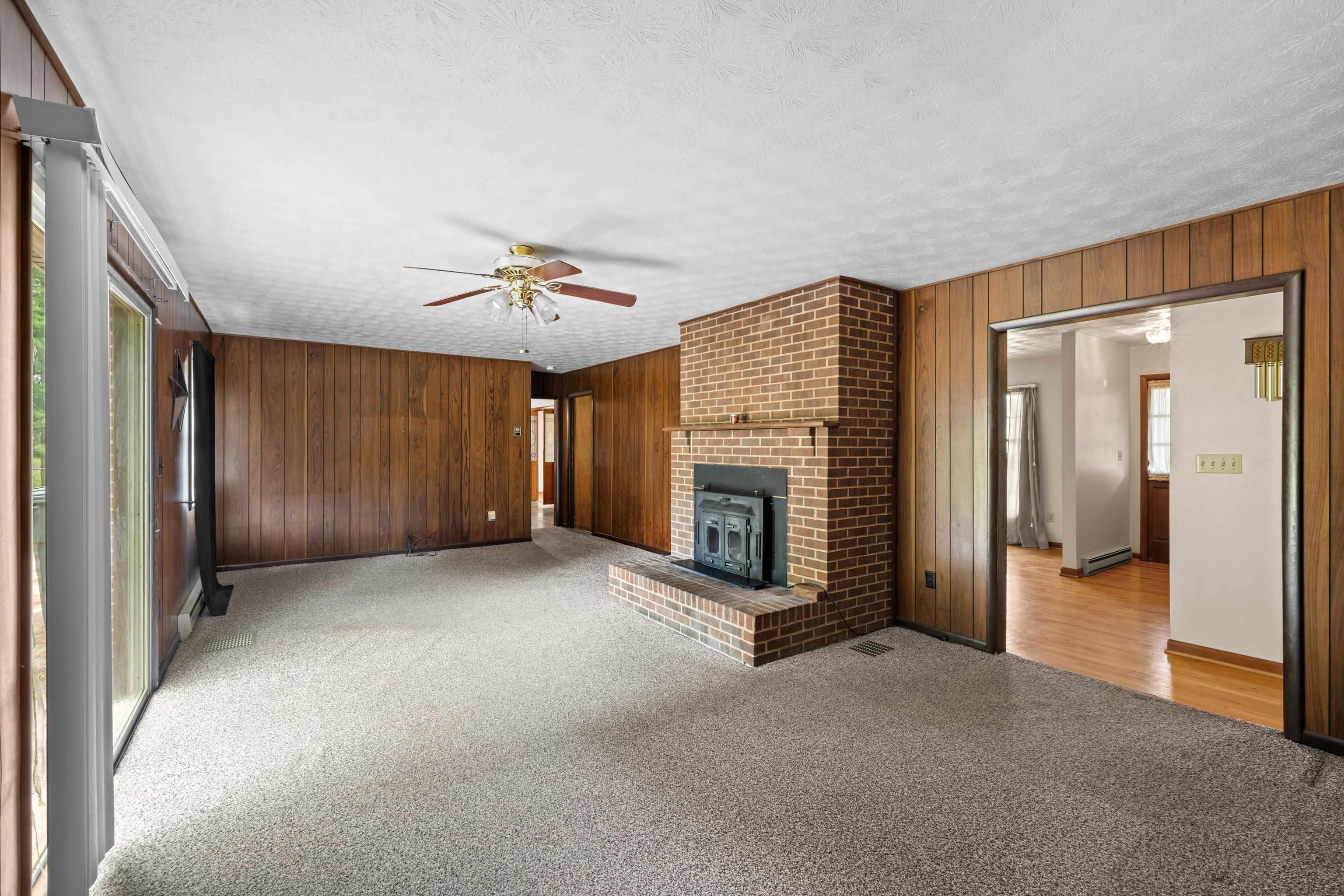 365 BERRY FARM RD, STAUNTON, Virginia 24401, 3 Bedrooms Bedrooms, ,1 BathroomBathrooms,Residential,365 BERRY FARM RD,680499 MLS # 680499 365 BERRY FARM RD, STAUNTON, Virginia 24401, 3 Bedrooms Bedrooms, ,1 BathroomBathrooms,Residential,365 BERRY FARM RD,680499 MLS # 680499