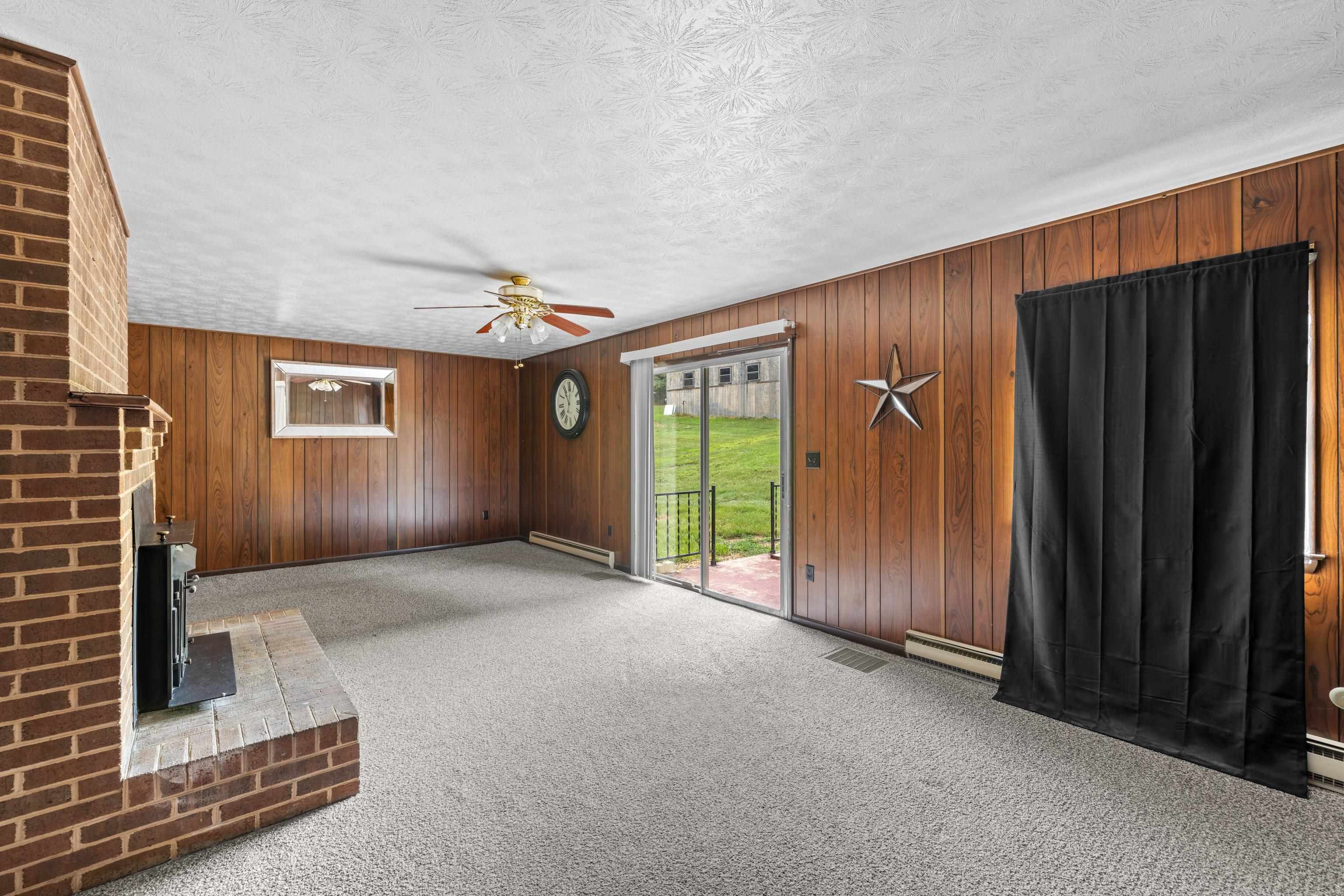 365 BERRY FARM RD, STAUNTON, Virginia 24401, 3 Bedrooms Bedrooms, ,1 BathroomBathrooms,Residential,365 BERRY FARM RD,680499 MLS # 680499 365 BERRY FARM RD, STAUNTON, Virginia 24401, 3 Bedrooms Bedrooms, ,1 BathroomBathrooms,Residential,365 BERRY FARM RD,680499 MLS # 680499