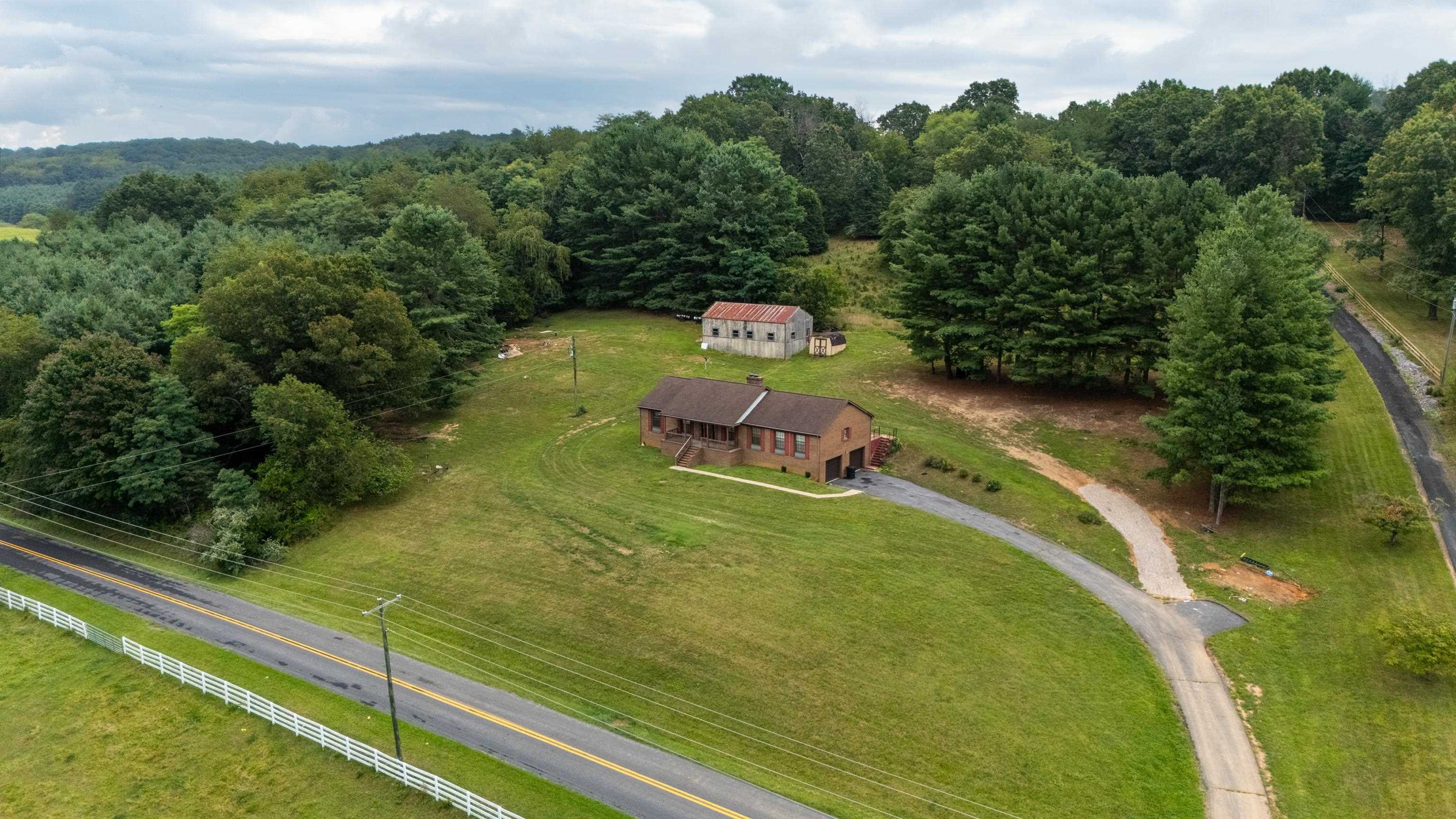365 BERRY FARM RD, STAUNTON, Virginia 24401, 3 Bedrooms Bedrooms, ,1 BathroomBathrooms,Residential,365 BERRY FARM RD,680499 MLS # 680499 365 BERRY FARM RD, STAUNTON, Virginia 24401, 3 Bedrooms Bedrooms, ,1 BathroomBathrooms,Residential,365 BERRY FARM RD,680499 MLS # 680499
