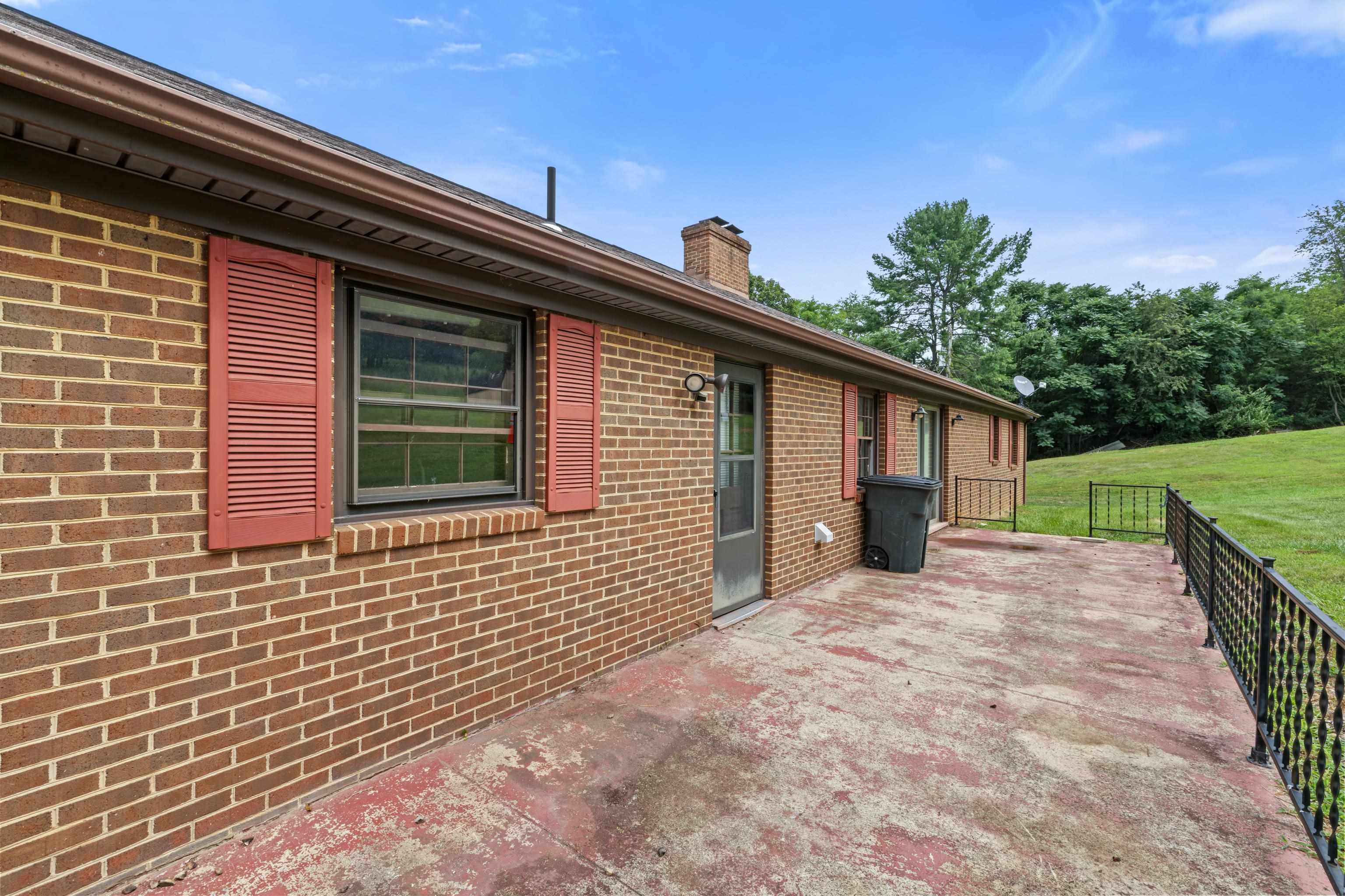 365 BERRY FARM RD, STAUNTON, Virginia 24401, 3 Bedrooms Bedrooms, ,1 BathroomBathrooms,Residential,365 BERRY FARM RD,680499 MLS # 680499 365 BERRY FARM RD, STAUNTON, Virginia 24401, 3 Bedrooms Bedrooms, ,1 BathroomBathrooms,Residential,365 BERRY FARM RD,680499 MLS # 680499
