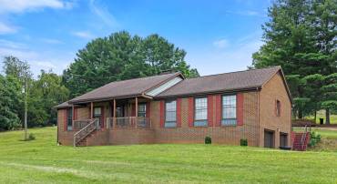 365 BERRY FARM RD, STAUNTON, Virginia 24401, 3 Bedrooms Bedrooms, ,1 BathroomBathrooms,Residential,365 BERRY FARM RD,680499 MLS # 680499
