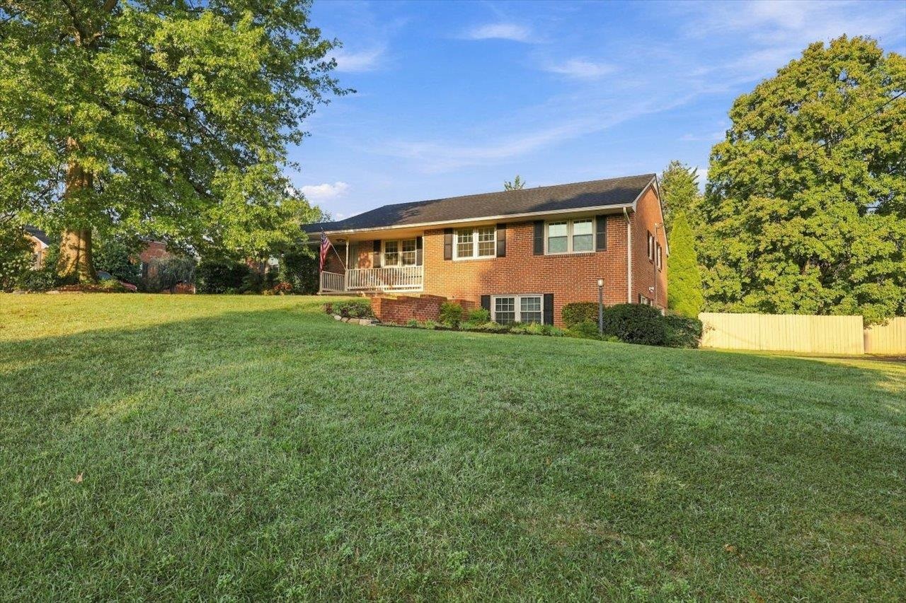1411 SUNSET LN, WAYNESBORO, Virginia 22980, 4 Bedrooms Bedrooms, ,2 BathroomsBathrooms,Residential,1411 SUNSET LN,680504 MLS # 680504