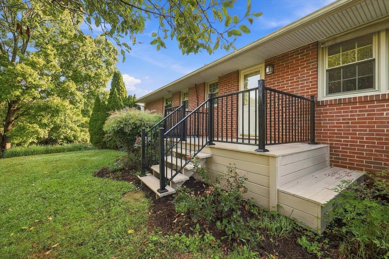 1411 SUNSET LN, WAYNESBORO, Virginia 22980, 4 Bedrooms Bedrooms, ,2 BathroomsBathrooms,Residential,1411 SUNSET LN,680504 MLS # 680504