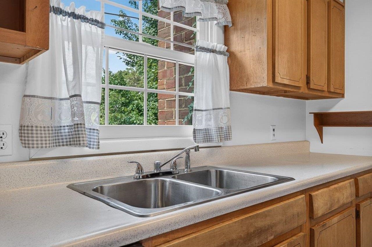 1395 PLEASANT VIEW ST, STAUNTON, Virginia 24401, 3 Bedrooms Bedrooms, ,3 BathroomsBathrooms,Residential,1395 PLEASANT VIEW ST,680403 MLS # 680403 1395 PLEASANT VIEW ST, STAUNTON, Virginia 24401, 3 Bedrooms Bedrooms, ,3 BathroomsBathrooms,Residential,1395 PLEASANT VIEW ST,680403 MLS # 680403
