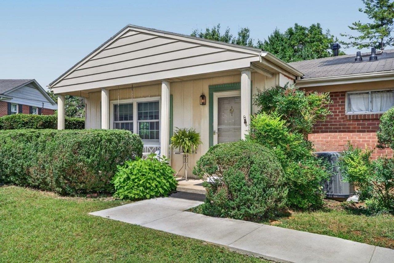 1395 PLEASANT VIEW ST, STAUNTON, Virginia 24401, 3 Bedrooms Bedrooms, ,3 BathroomsBathrooms,Residential,1395 PLEASANT VIEW ST,680403 MLS # 680403 1395 PLEASANT VIEW ST, STAUNTON, Virginia 24401, 3 Bedrooms Bedrooms, ,3 BathroomsBathrooms,Residential,1395 PLEASANT VIEW ST,680403 MLS # 680403