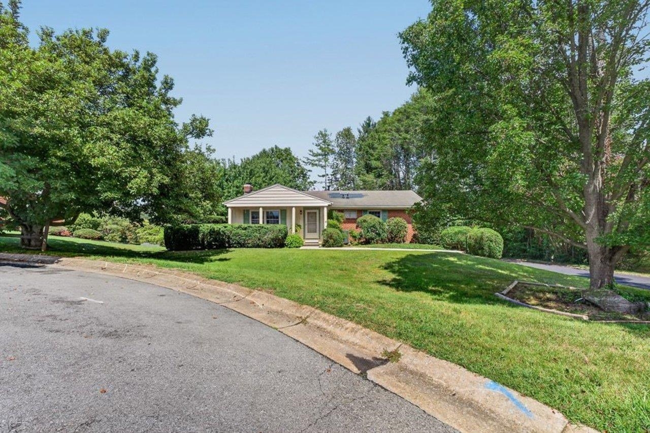 1395 PLEASANT VIEW ST, STAUNTON, Virginia 24401, 3 Bedrooms Bedrooms, ,3 BathroomsBathrooms,Residential,1395 PLEASANT VIEW ST,680403 MLS # 680403 1395 PLEASANT VIEW ST, STAUNTON, Virginia 24401, 3 Bedrooms Bedrooms, ,3 BathroomsBathrooms,Residential,1395 PLEASANT VIEW ST,680403 MLS # 680403