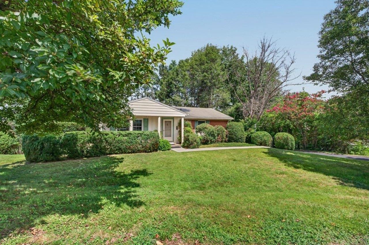 1395 PLEASANT VIEW ST, STAUNTON, Virginia 24401, 3 Bedrooms Bedrooms, ,3 BathroomsBathrooms,Residential,1395 PLEASANT VIEW ST,680403 MLS # 680403 1395 PLEASANT VIEW ST, STAUNTON, Virginia 24401, 3 Bedrooms Bedrooms, ,3 BathroomsBathrooms,Residential,1395 PLEASANT VIEW ST,680403 MLS # 680403