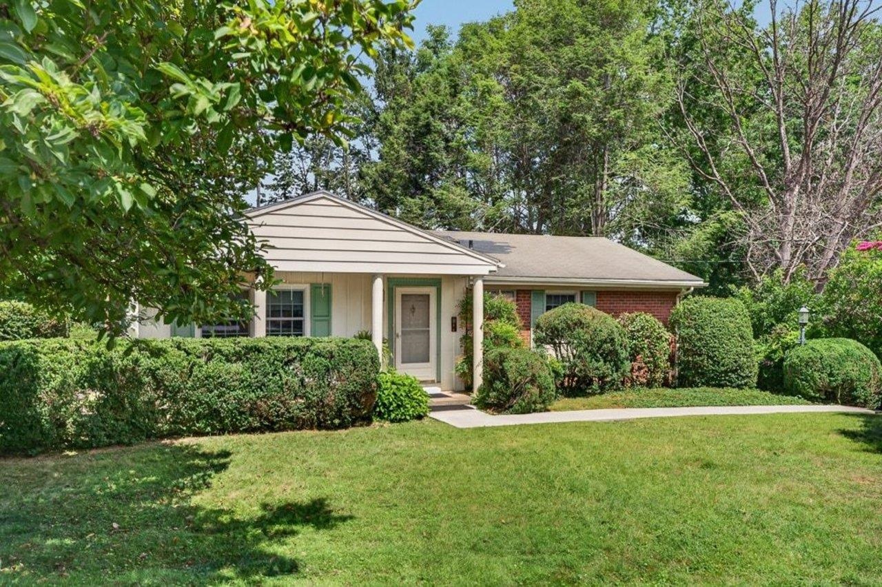 1395 PLEASANT VIEW ST, STAUNTON, Virginia 24401, 3 Bedrooms Bedrooms, ,3 BathroomsBathrooms,Residential,1395 PLEASANT VIEW ST,680403 MLS # 680403 1395 PLEASANT VIEW ST, STAUNTON, Virginia 24401, 3 Bedrooms Bedrooms, ,3 BathroomsBathrooms,Residential,1395 PLEASANT VIEW ST,680403 MLS # 680403