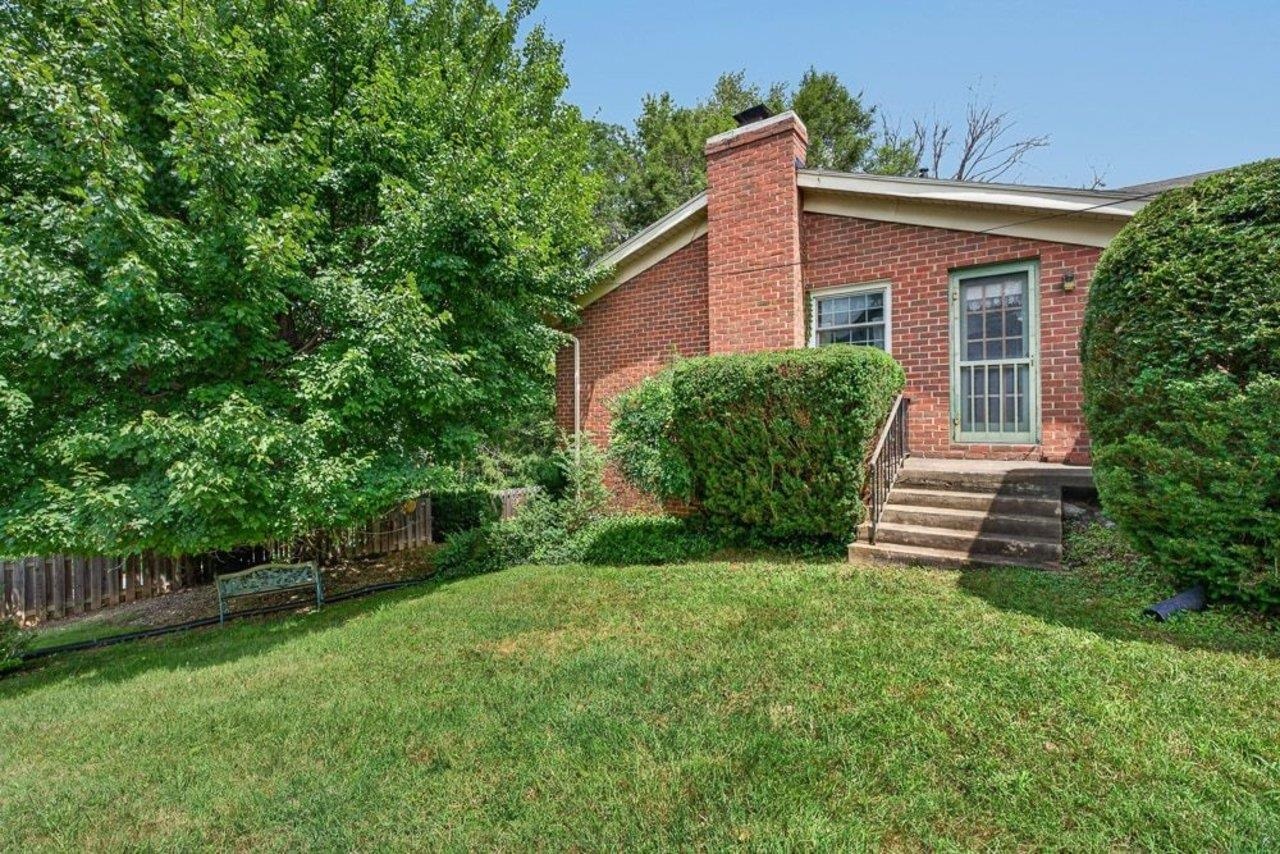 1395 PLEASANT VIEW ST, STAUNTON, Virginia 24401, 3 Bedrooms Bedrooms, ,3 BathroomsBathrooms,Residential,1395 PLEASANT VIEW ST,680403 MLS # 680403 1395 PLEASANT VIEW ST, STAUNTON, Virginia 24401, 3 Bedrooms Bedrooms, ,3 BathroomsBathrooms,Residential,1395 PLEASANT VIEW ST,680403 MLS # 680403