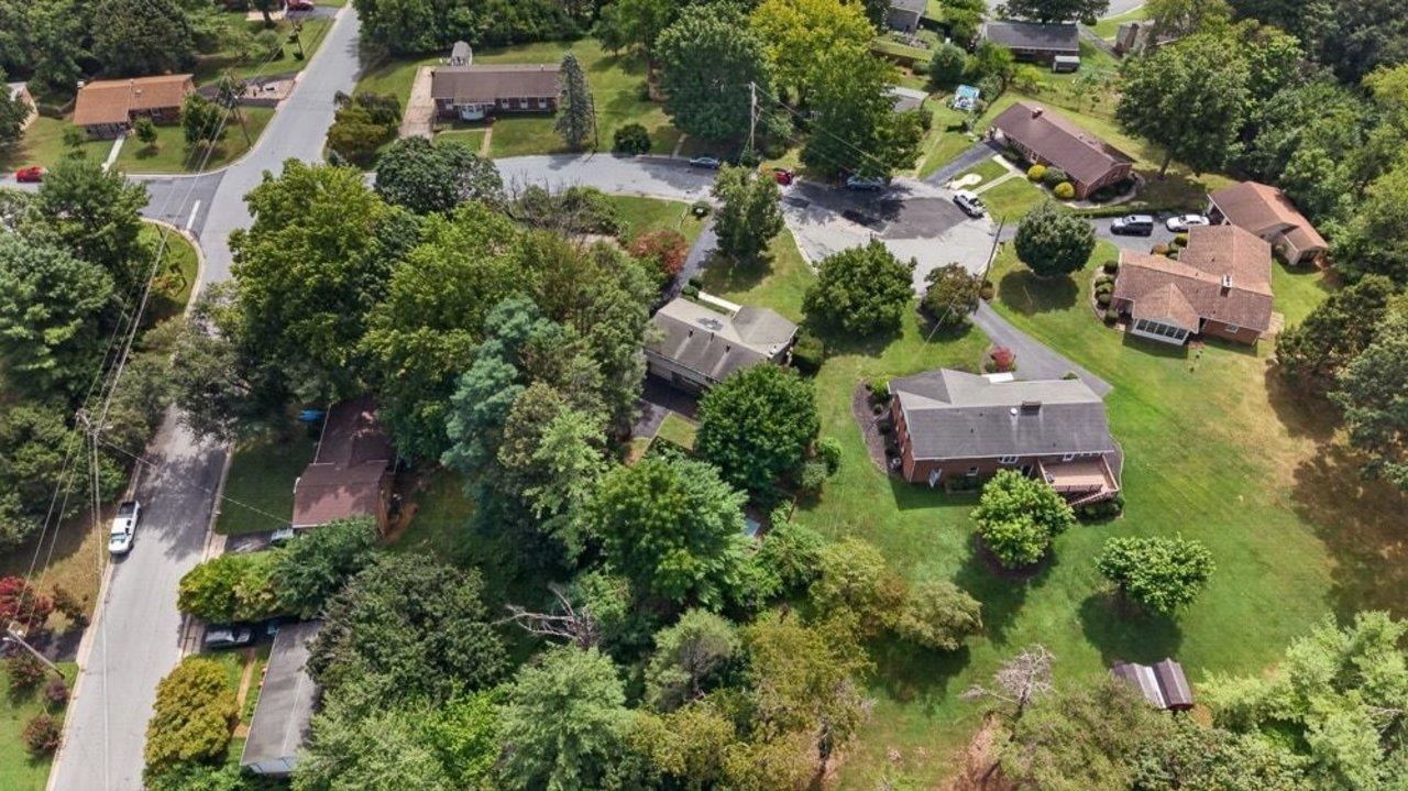 1395 PLEASANT VIEW ST, STAUNTON, Virginia 24401, 3 Bedrooms Bedrooms, ,3 BathroomsBathrooms,Residential,1395 PLEASANT VIEW ST,680403 MLS # 680403 1395 PLEASANT VIEW ST, STAUNTON, Virginia 24401, 3 Bedrooms Bedrooms, ,3 BathroomsBathrooms,Residential,1395 PLEASANT VIEW ST,680403 MLS # 680403