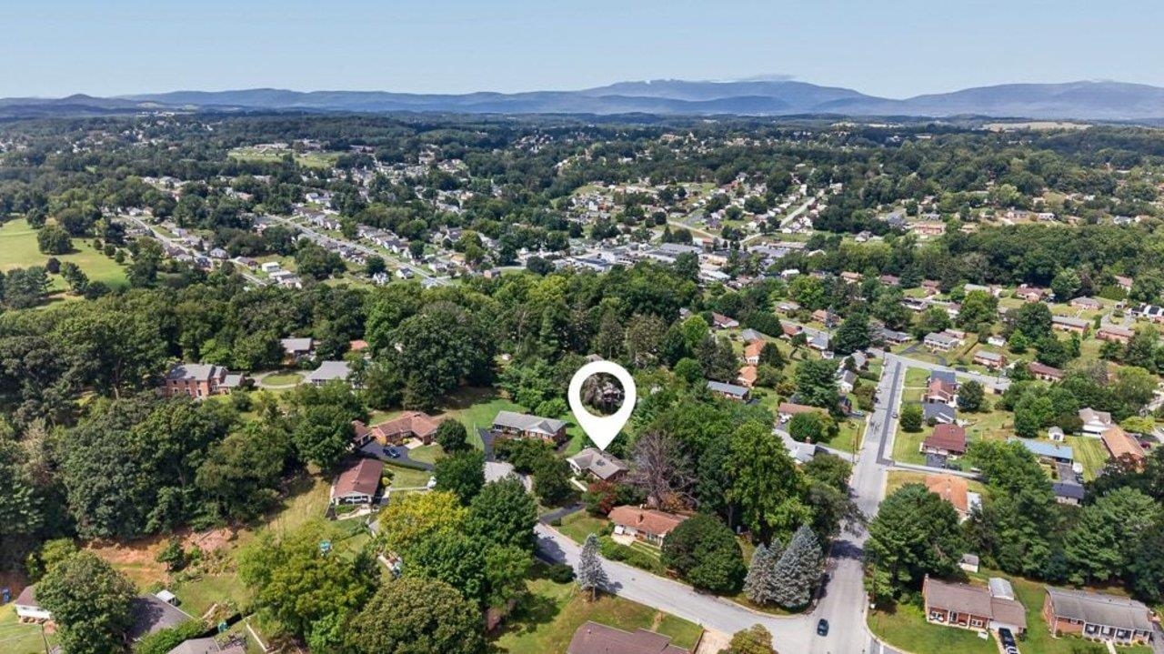 1395 PLEASANT VIEW ST, STAUNTON, Virginia 24401, 3 Bedrooms Bedrooms, ,3 BathroomsBathrooms,Residential,1395 PLEASANT VIEW ST,680403 MLS # 680403 1395 PLEASANT VIEW ST, STAUNTON, Virginia 24401, 3 Bedrooms Bedrooms, ,3 BathroomsBathrooms,Residential,1395 PLEASANT VIEW ST,680403 MLS # 680403