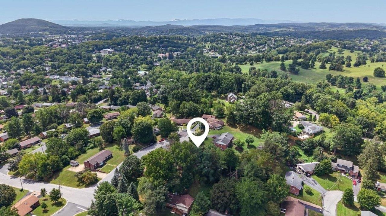 1395 PLEASANT VIEW ST, STAUNTON, Virginia 24401, 3 Bedrooms Bedrooms, ,3 BathroomsBathrooms,Residential,1395 PLEASANT VIEW ST,680403 MLS # 680403 1395 PLEASANT VIEW ST, STAUNTON, Virginia 24401, 3 Bedrooms Bedrooms, ,3 BathroomsBathrooms,Residential,1395 PLEASANT VIEW ST,680403 MLS # 680403