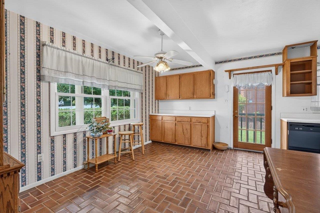1395 PLEASANT VIEW ST, STAUNTON, Virginia 24401, 3 Bedrooms Bedrooms, ,3 BathroomsBathrooms,Residential,1395 PLEASANT VIEW ST,680403 MLS # 680403 1395 PLEASANT VIEW ST, STAUNTON, Virginia 24401, 3 Bedrooms Bedrooms, ,3 BathroomsBathrooms,Residential,1395 PLEASANT VIEW ST,680403 MLS # 680403