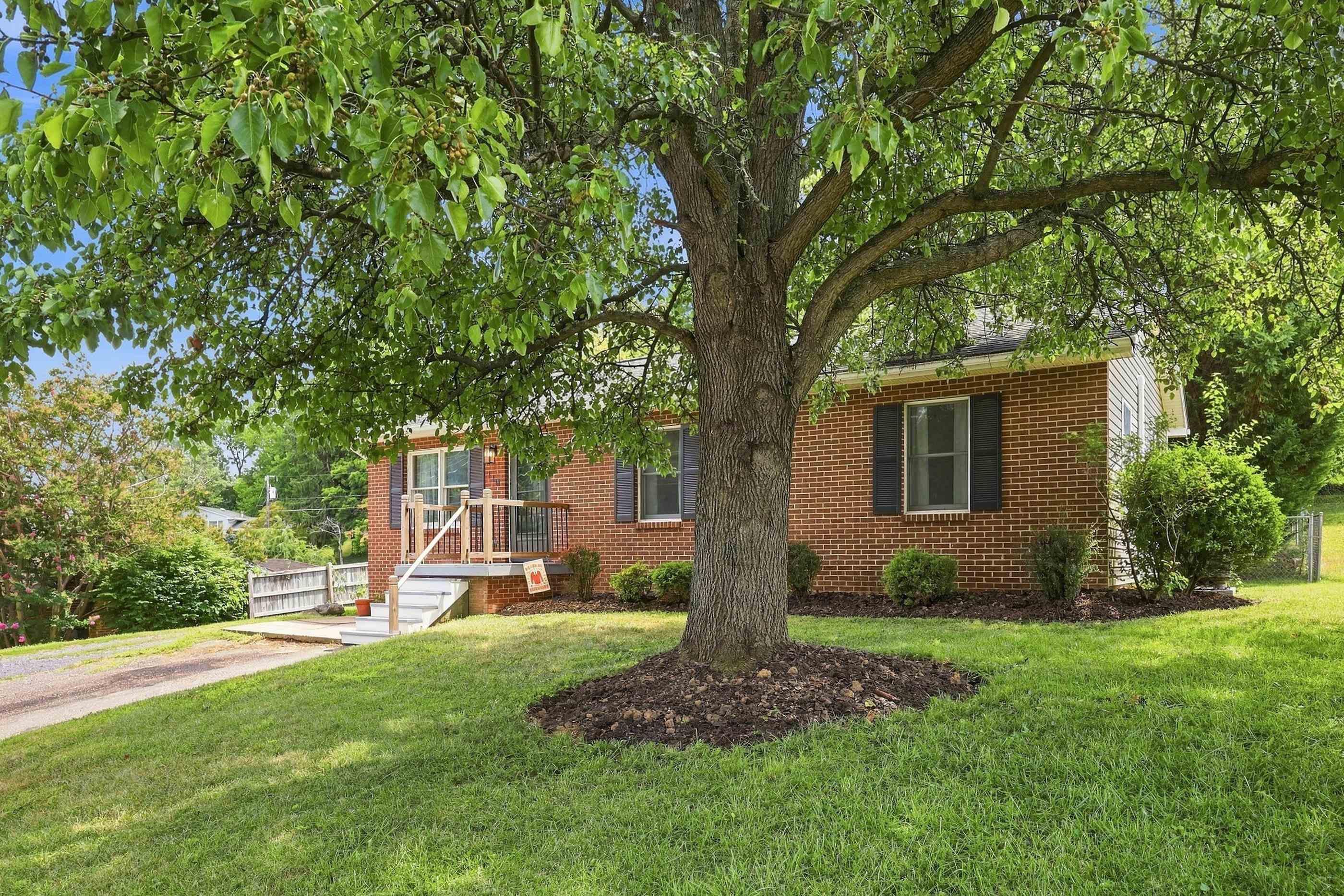 110 LAMBERT ST, STAUNTON, Virginia 24401, 3 Bedrooms Bedrooms, ,1 BathroomBathrooms,Residential,110 LAMBERT ST,680513 MLS # 680513 110 LAMBERT ST, STAUNTON, Virginia 24401, 3 Bedrooms Bedrooms, ,1 BathroomBathrooms,Residential,110 LAMBERT ST,680513 MLS # 680513
