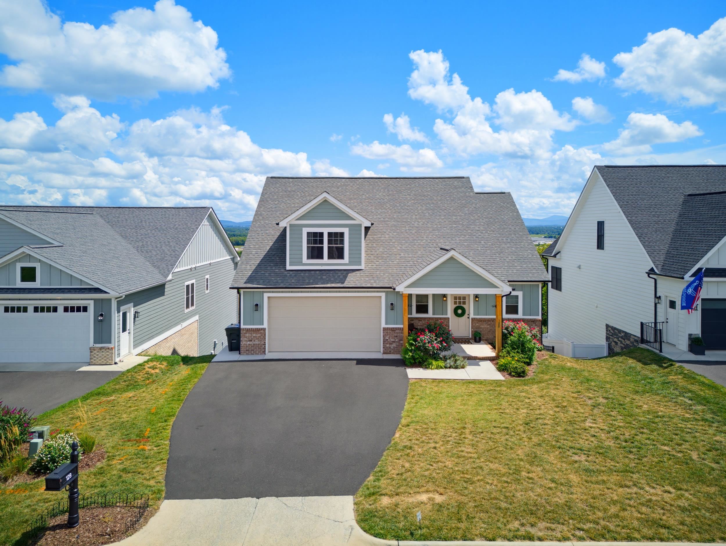 128 CHAMBERLAIN DR, STAUNTON, Virginia 24401, 3 Bedrooms Bedrooms, ,3 BathroomsBathrooms,Residential,128 CHAMBERLAIN DR,680516 MLS # 680516 128 CHAMBERLAIN DR, STAUNTON, Virginia 24401, 3 Bedrooms Bedrooms, ,3 BathroomsBathrooms,Residential,128 CHAMBERLAIN DR,680516 MLS # 680516