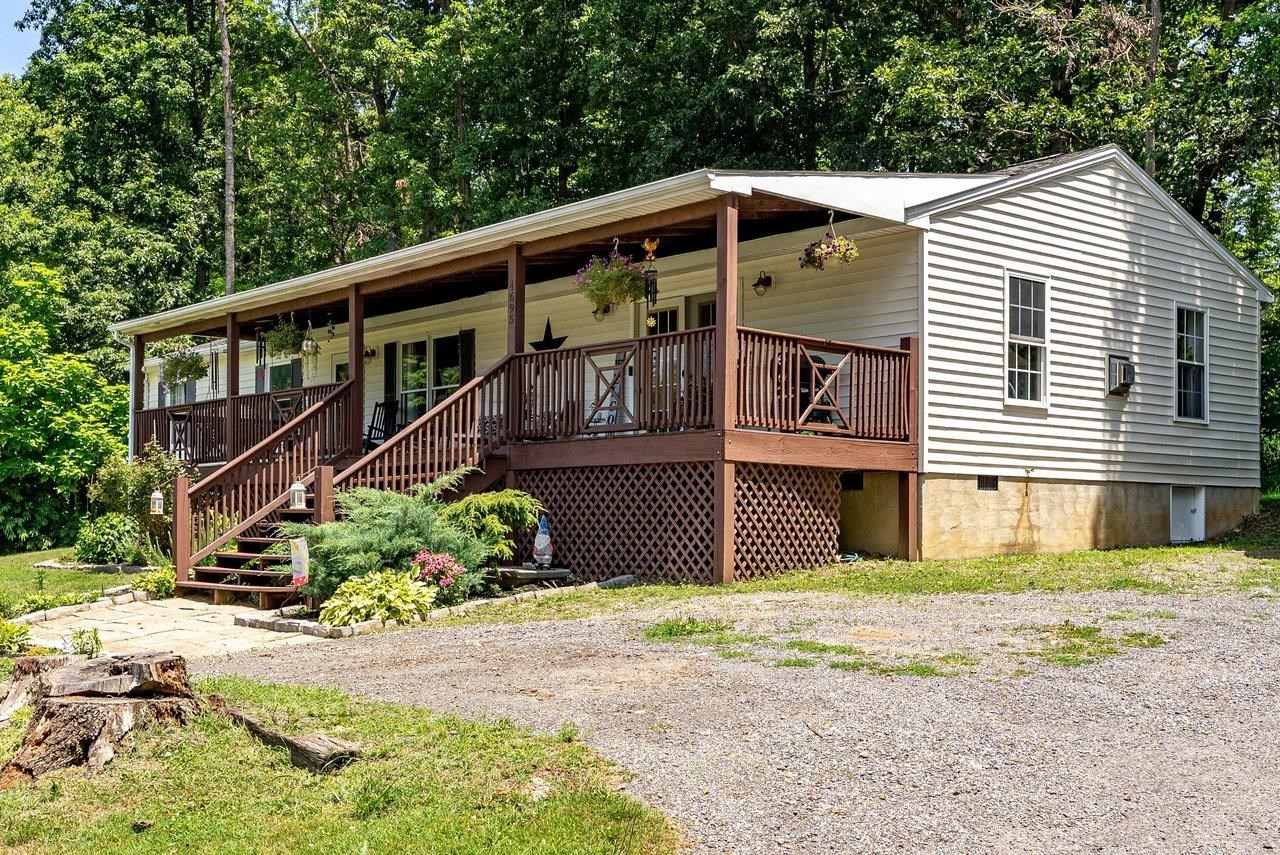 4695 EAST SIDE HWY, GROTTOES, Virginia 24441, 3 Bedrooms Bedrooms, ,2 BathroomsBathrooms,Residential,4695 EAST SIDE HWY,679144 MLS # 679144 4695 EAST SIDE HWY, GROTTOES, Virginia 24441, 3 Bedrooms Bedrooms, ,2 BathroomsBathrooms,Residential,4695 EAST SIDE HWY,679144 MLS # 679144
