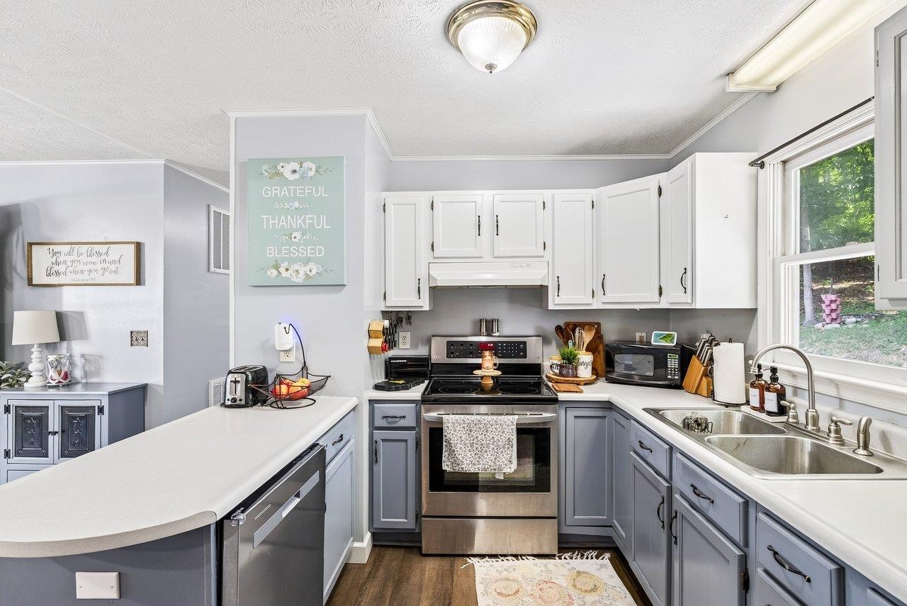 4695 EAST SIDE HWY, GROTTOES, Virginia 24441, 3 Bedrooms Bedrooms, ,2 BathroomsBathrooms,Residential,4695 EAST SIDE HWY,679144 MLS # 679144 4695 EAST SIDE HWY, GROTTOES, Virginia 24441, 3 Bedrooms Bedrooms, ,2 BathroomsBathrooms,Residential,4695 EAST SIDE HWY,679144 MLS # 679144