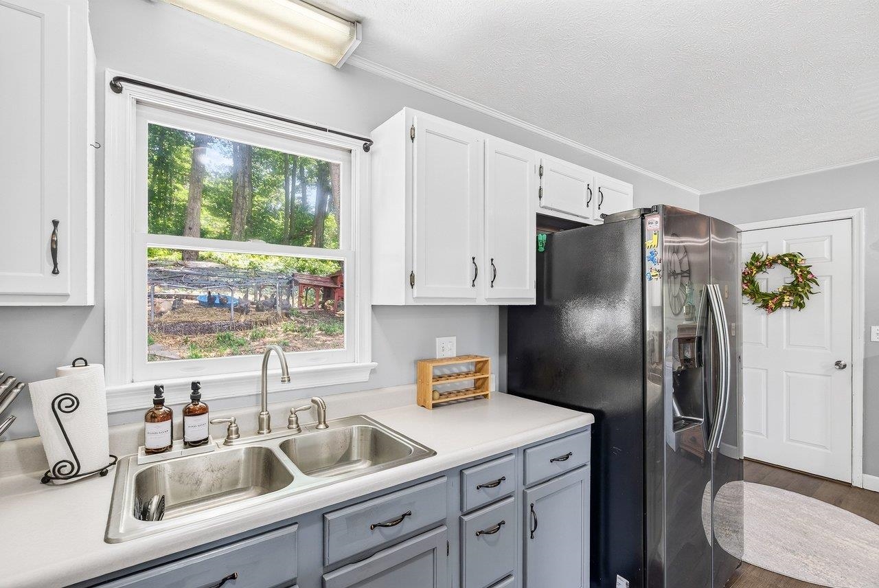 4695 EAST SIDE HWY, GROTTOES, Virginia 24441, 3 Bedrooms Bedrooms, ,2 BathroomsBathrooms,Residential,4695 EAST SIDE HWY,679144 MLS # 679144 4695 EAST SIDE HWY, GROTTOES, Virginia 24441, 3 Bedrooms Bedrooms, ,2 BathroomsBathrooms,Residential,4695 EAST SIDE HWY,679144 MLS # 679144