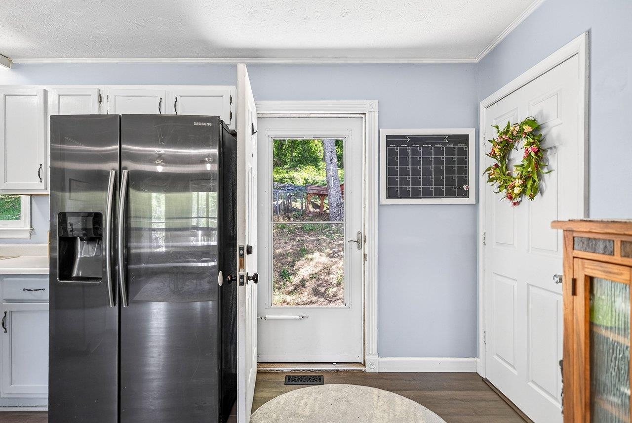 4695 EAST SIDE HWY, GROTTOES, Virginia 24441, 3 Bedrooms Bedrooms, ,2 BathroomsBathrooms,Residential,4695 EAST SIDE HWY,679144 MLS # 679144 4695 EAST SIDE HWY, GROTTOES, Virginia 24441, 3 Bedrooms Bedrooms, ,2 BathroomsBathrooms,Residential,4695 EAST SIDE HWY,679144 MLS # 679144