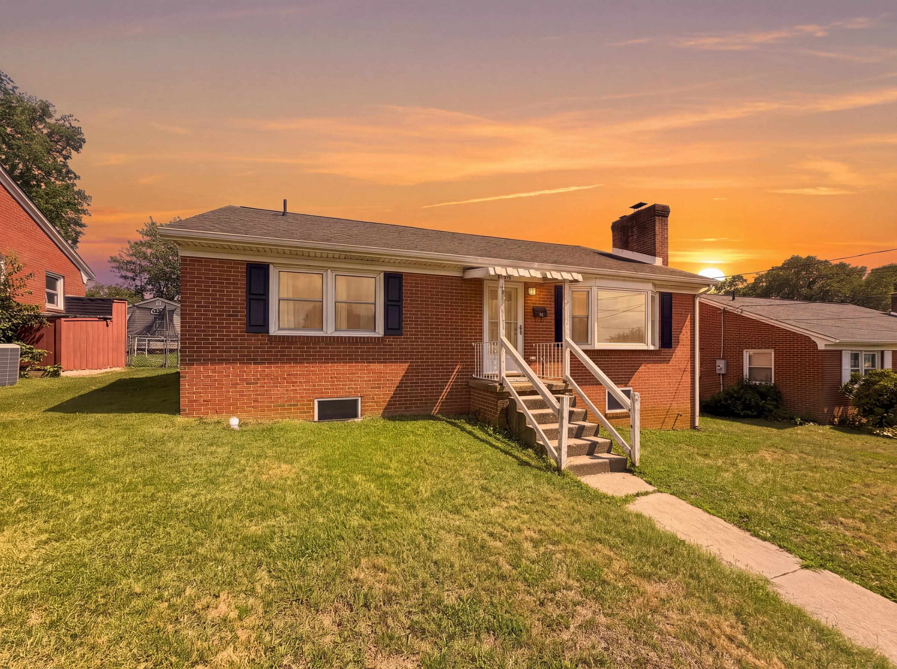 708 FLORENCE AVE, WAYNESBORO, Virginia 22980, 3 Bedrooms Bedrooms, ,2 BathroomsBathrooms,Residential,708 FLORENCE AVE,680522 MLS # 680522 708 FLORENCE AVE, WAYNESBORO, Virginia 22980, 3 Bedrooms Bedrooms, ,2 BathroomsBathrooms,Residential,708 FLORENCE AVE,680522 MLS # 680522