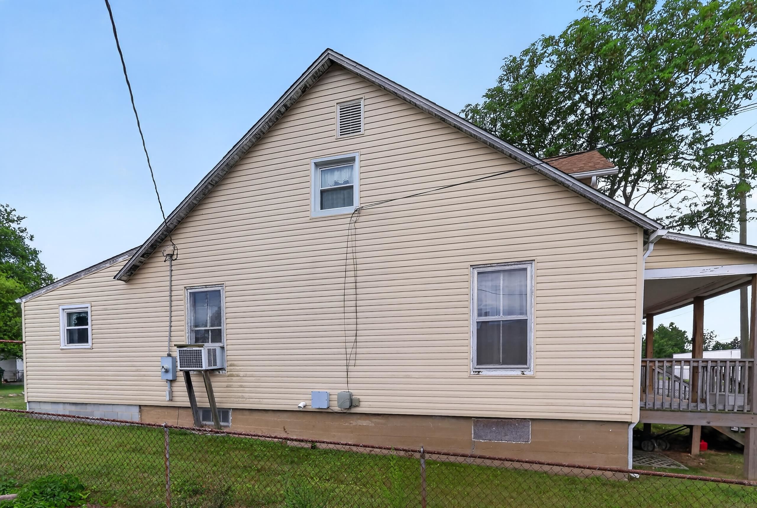 568 N CHARLOTTE AVE, WAYNESBORO, Virginia 22980, 4 Bedrooms Bedrooms, ,1 BathroomBathrooms,Residential,N/a,568 N CHARLOTTE AVE,678930 MLS # 678930