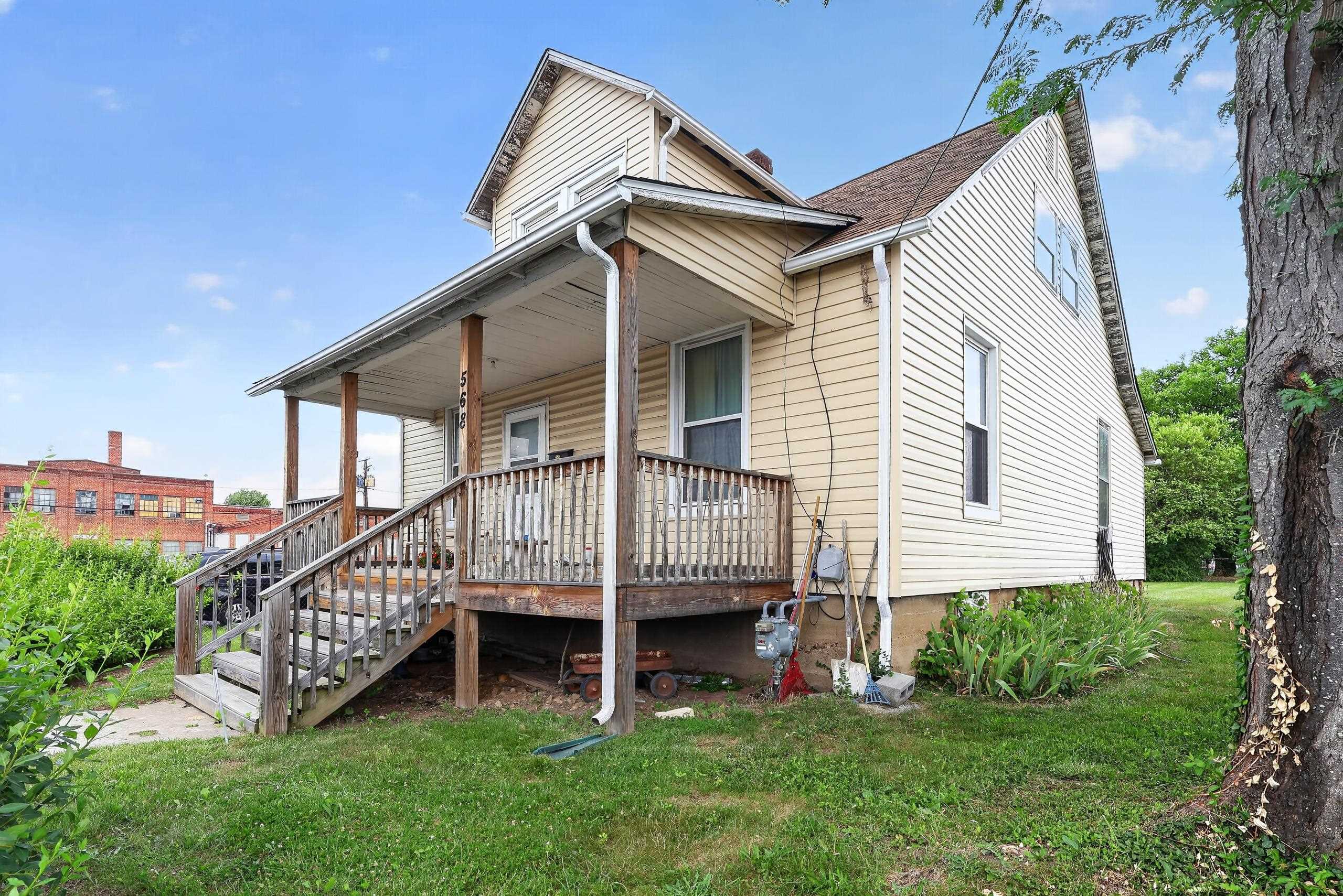 568 N CHARLOTTE AVE, WAYNESBORO, Virginia 22980, 4 Bedrooms Bedrooms, ,1 BathroomBathrooms,Residential,N/a,568 N CHARLOTTE AVE,678930 MLS # 678930