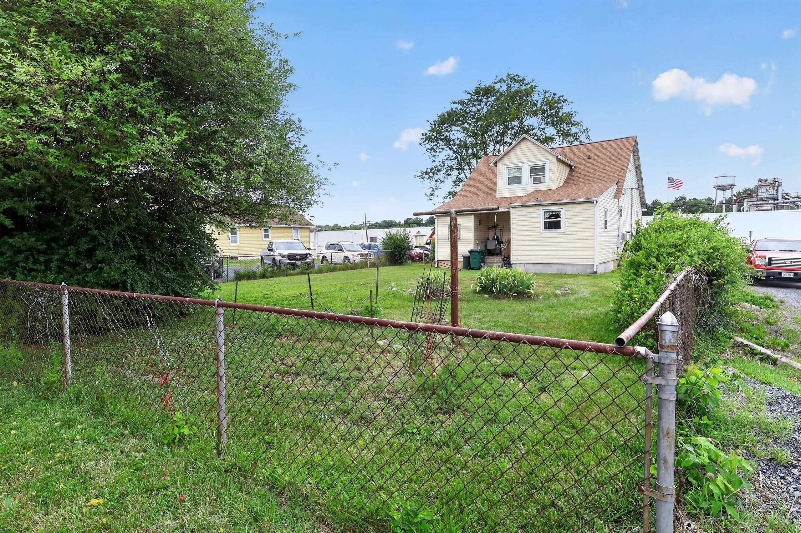 568 N CHARLOTTE AVE, WAYNESBORO, Virginia 22980, 4 Bedrooms Bedrooms, ,1 BathroomBathrooms,Residential,N/a,568 N CHARLOTTE AVE,678930 MLS # 678930