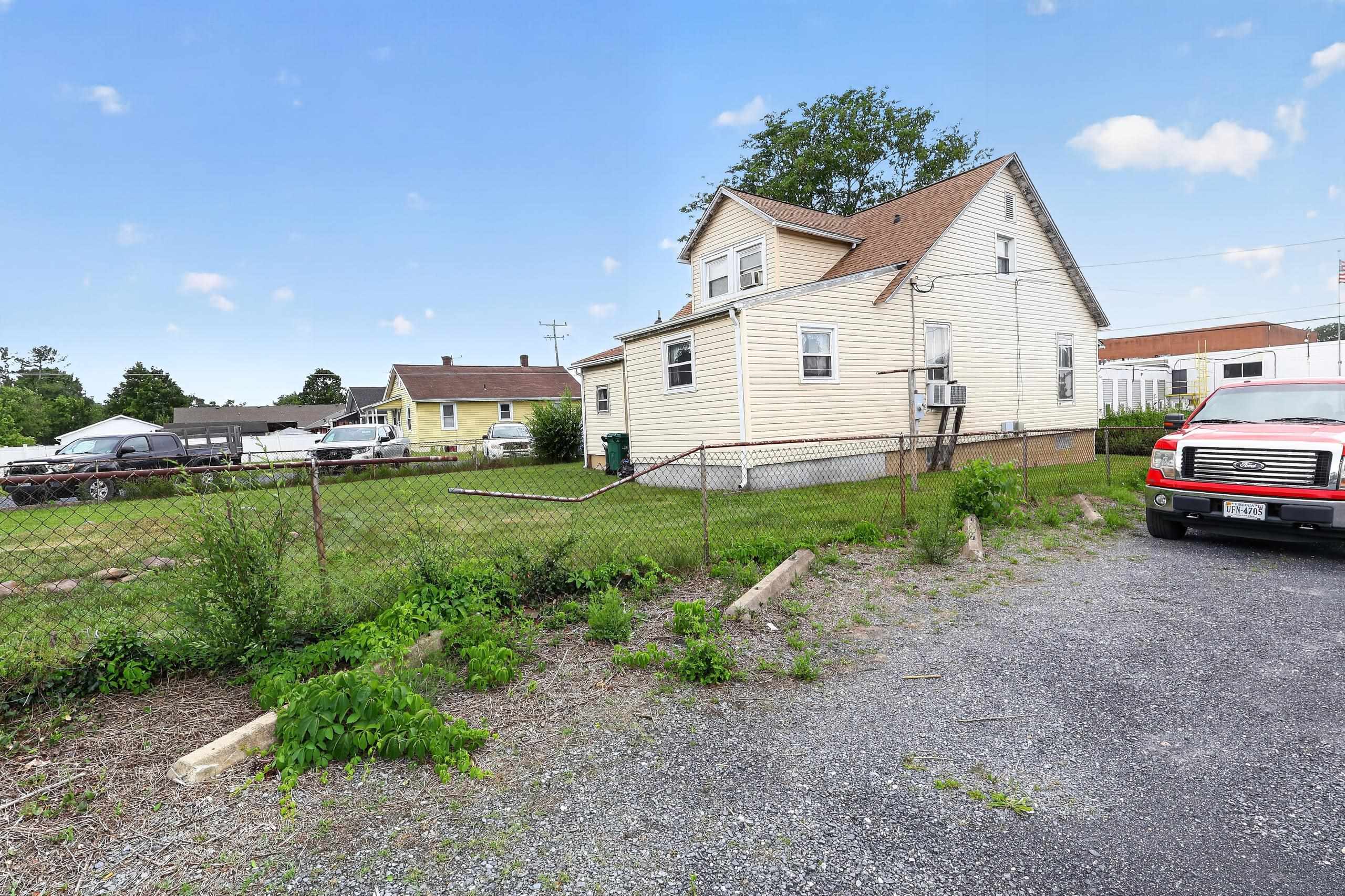 568 N CHARLOTTE AVE, WAYNESBORO, Virginia 22980, 4 Bedrooms Bedrooms, ,1 BathroomBathrooms,Residential,N/a,568 N CHARLOTTE AVE,678930 MLS # 678930
